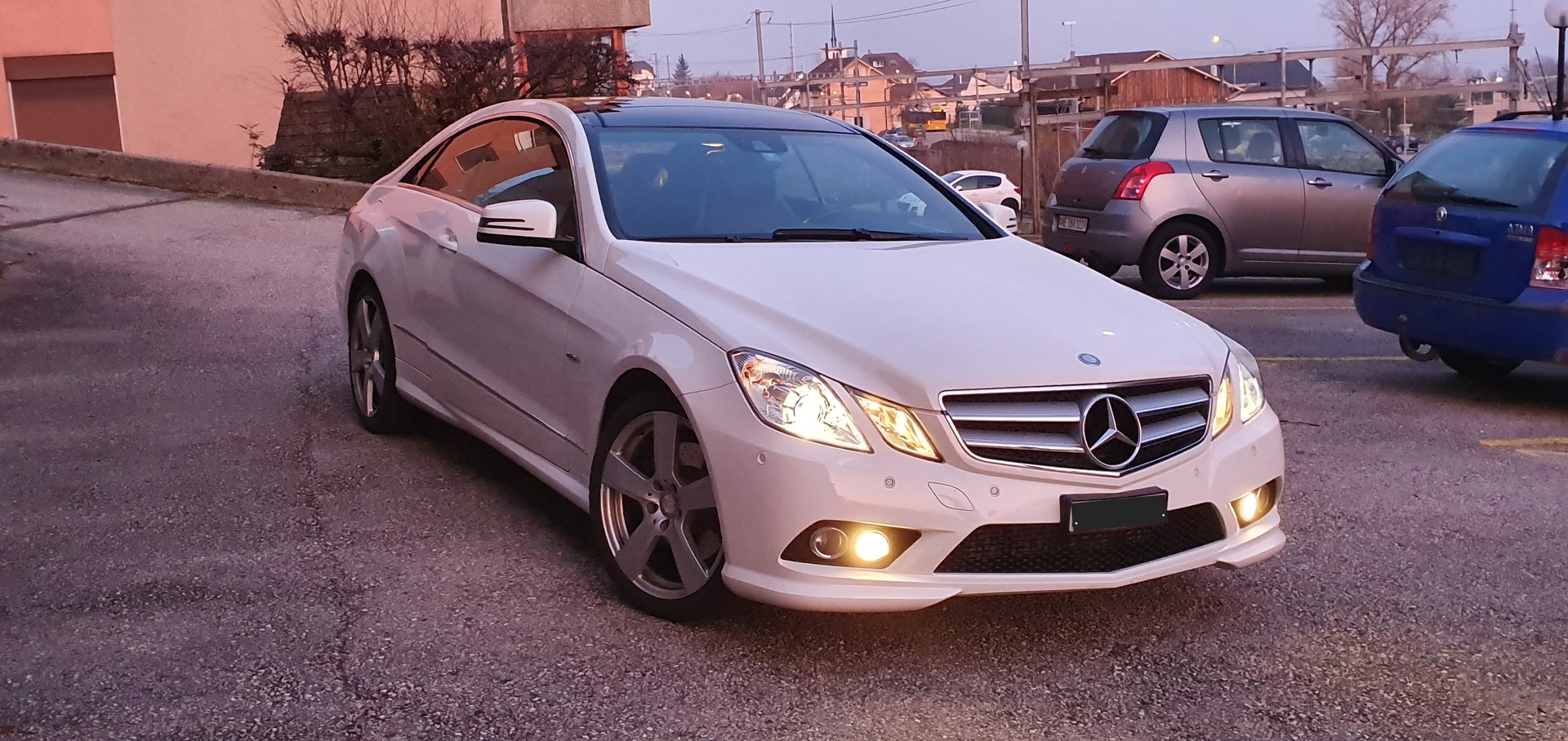 MERCEDES-BENZ E 200 BlueEfficiency Elégance AMG Line-image-1
