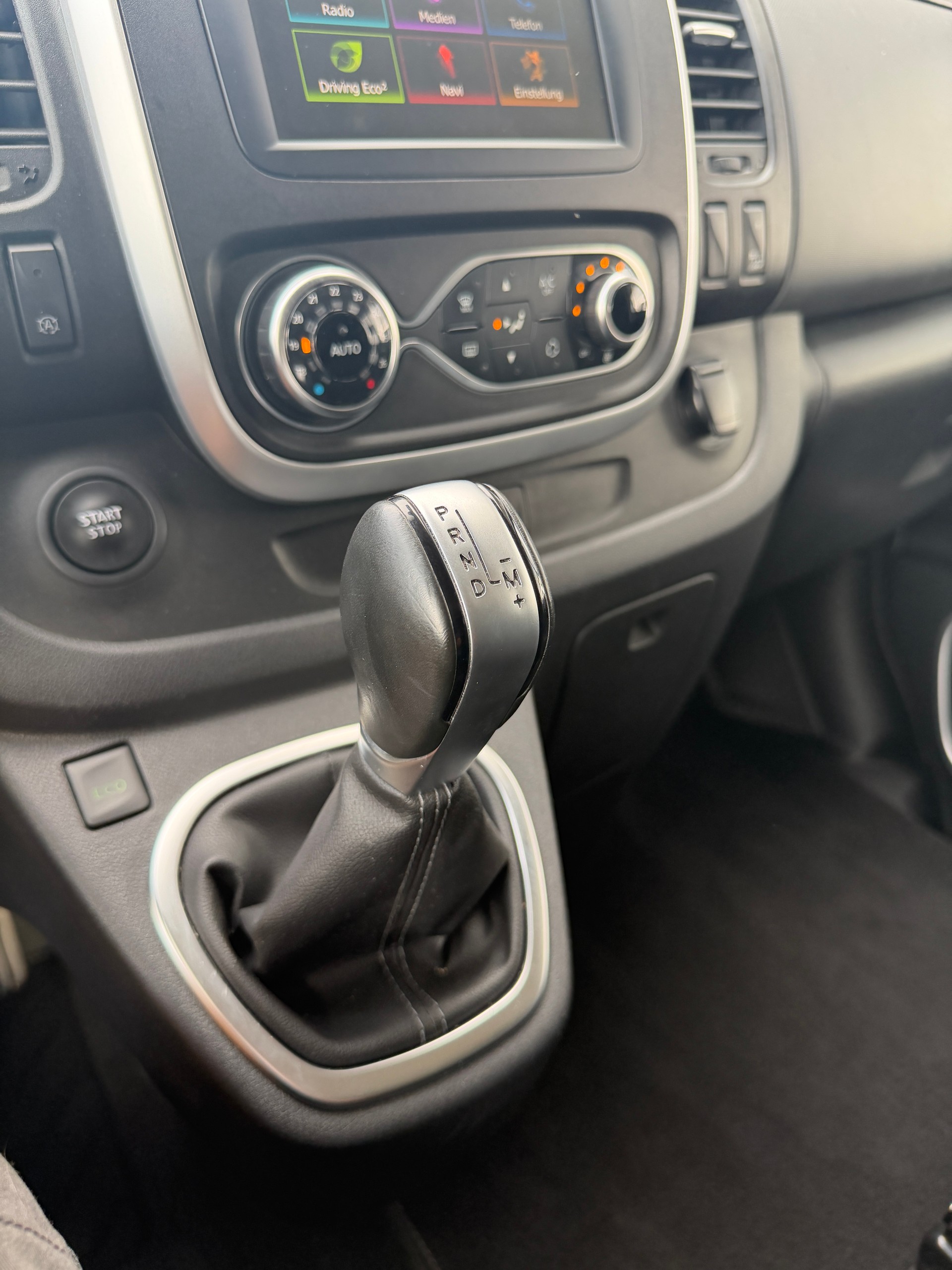 RENAULT Trafic Spaceclass 2.0 dCi Blue 170-image-11