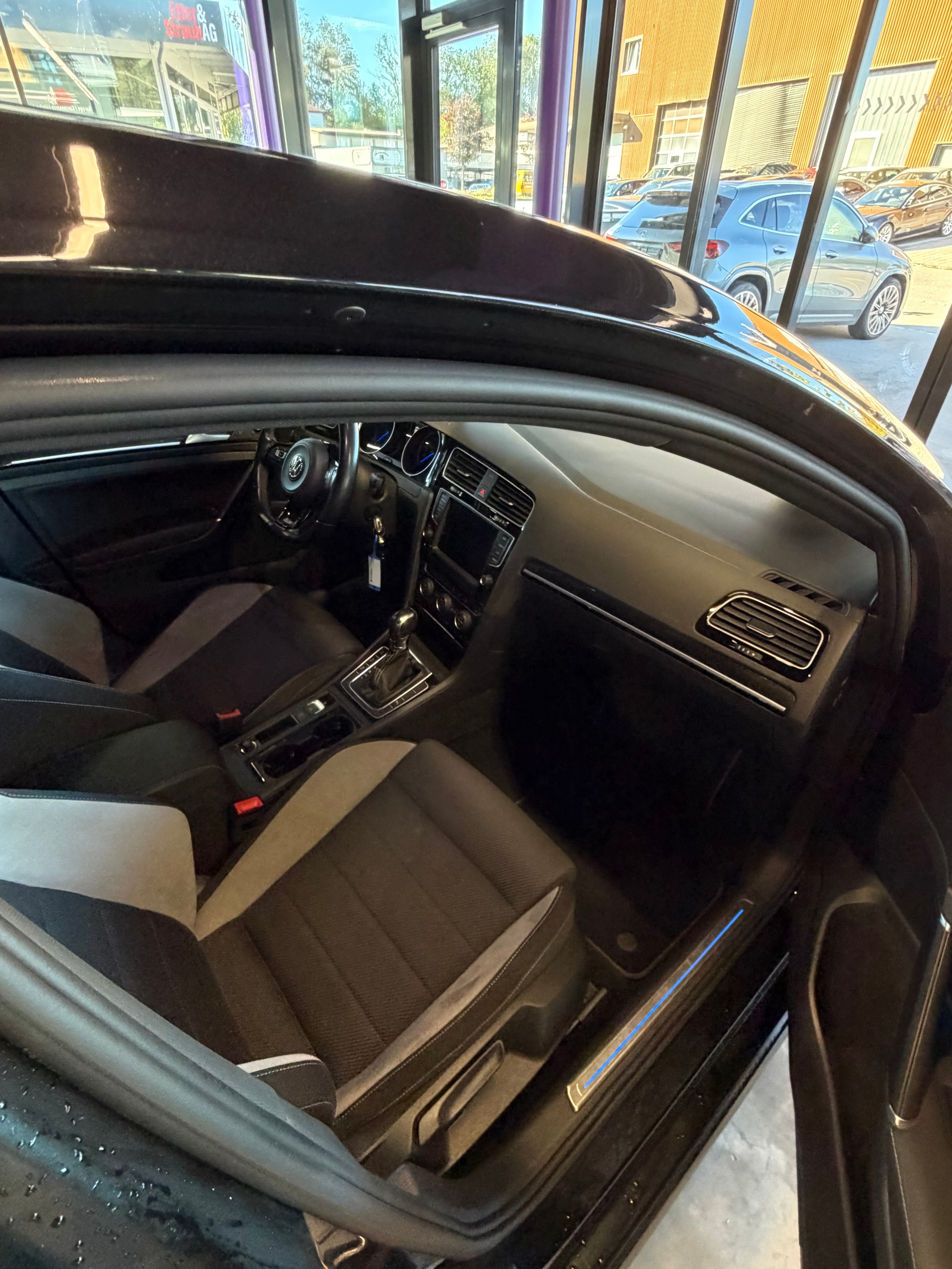 VW Golf 2.0 TSI R 4Motion DSG-image-7
