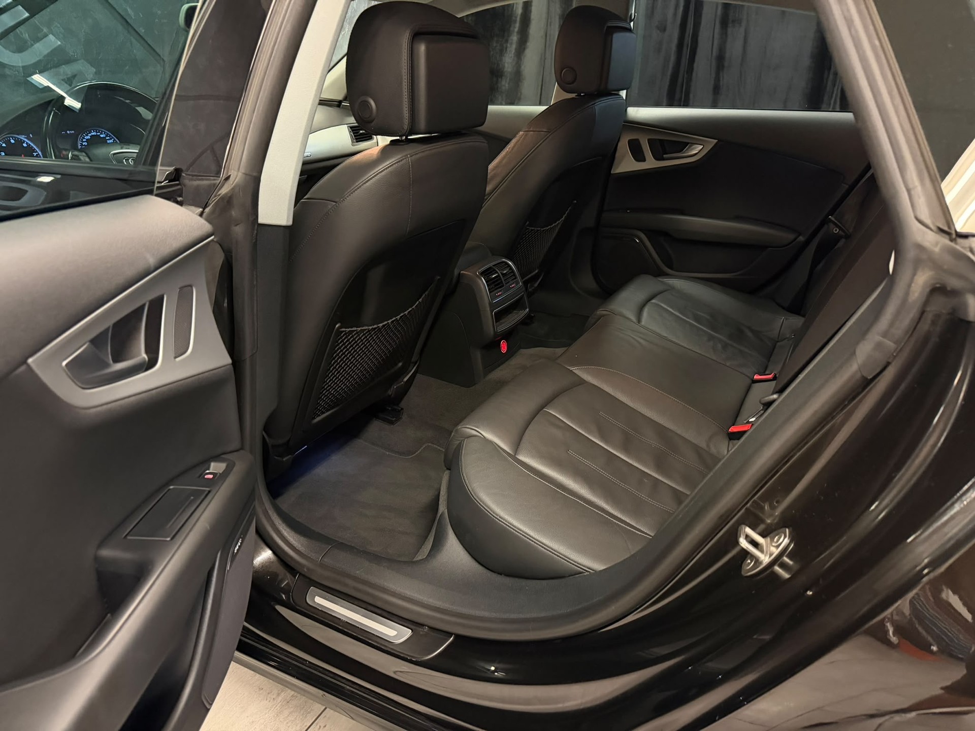 AUDI A7 Sportback 2.8 FSI quattro S-tronic-image-11