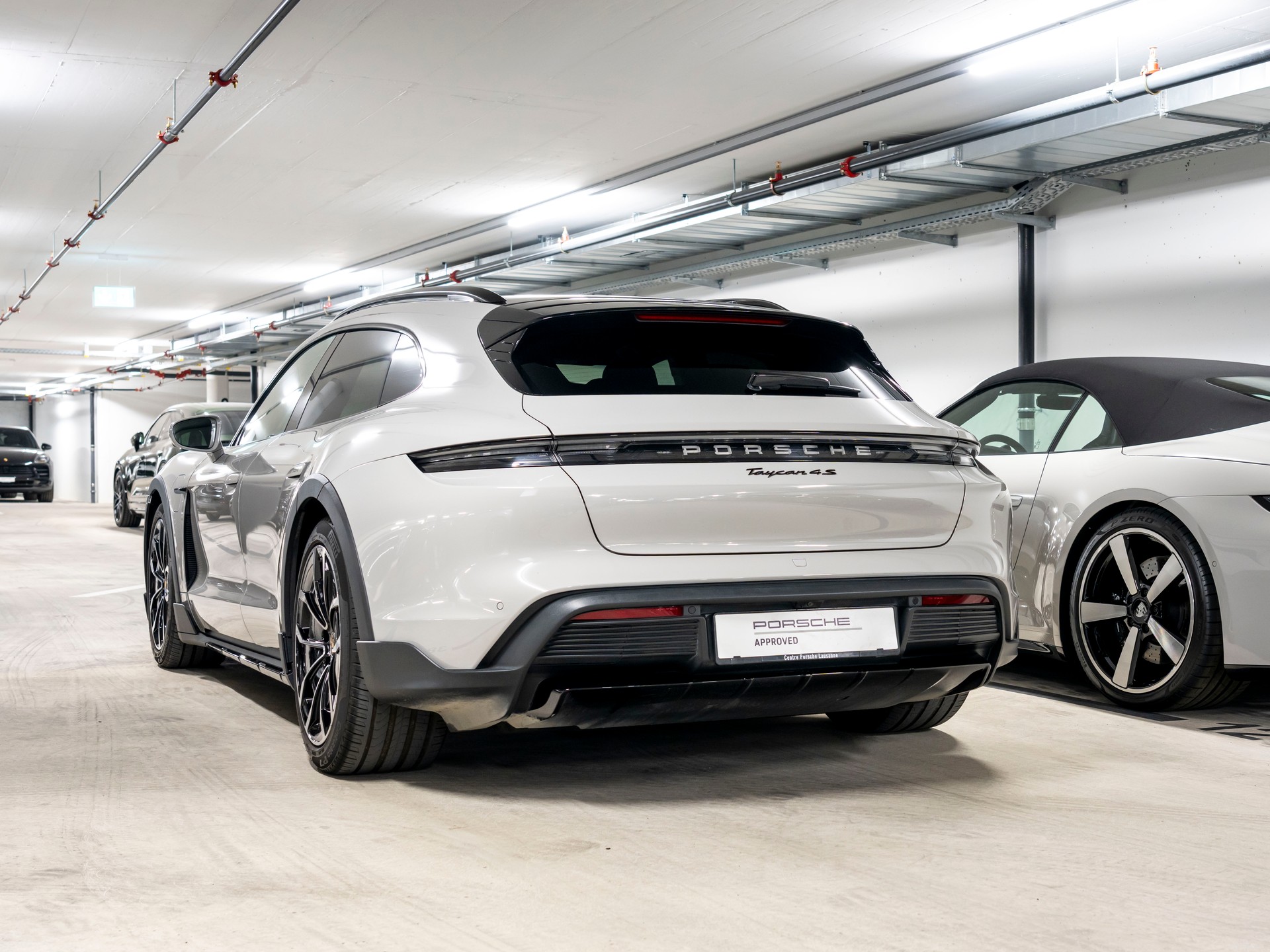 PORSCHE Taycan 4S Cross Turismo-image-2