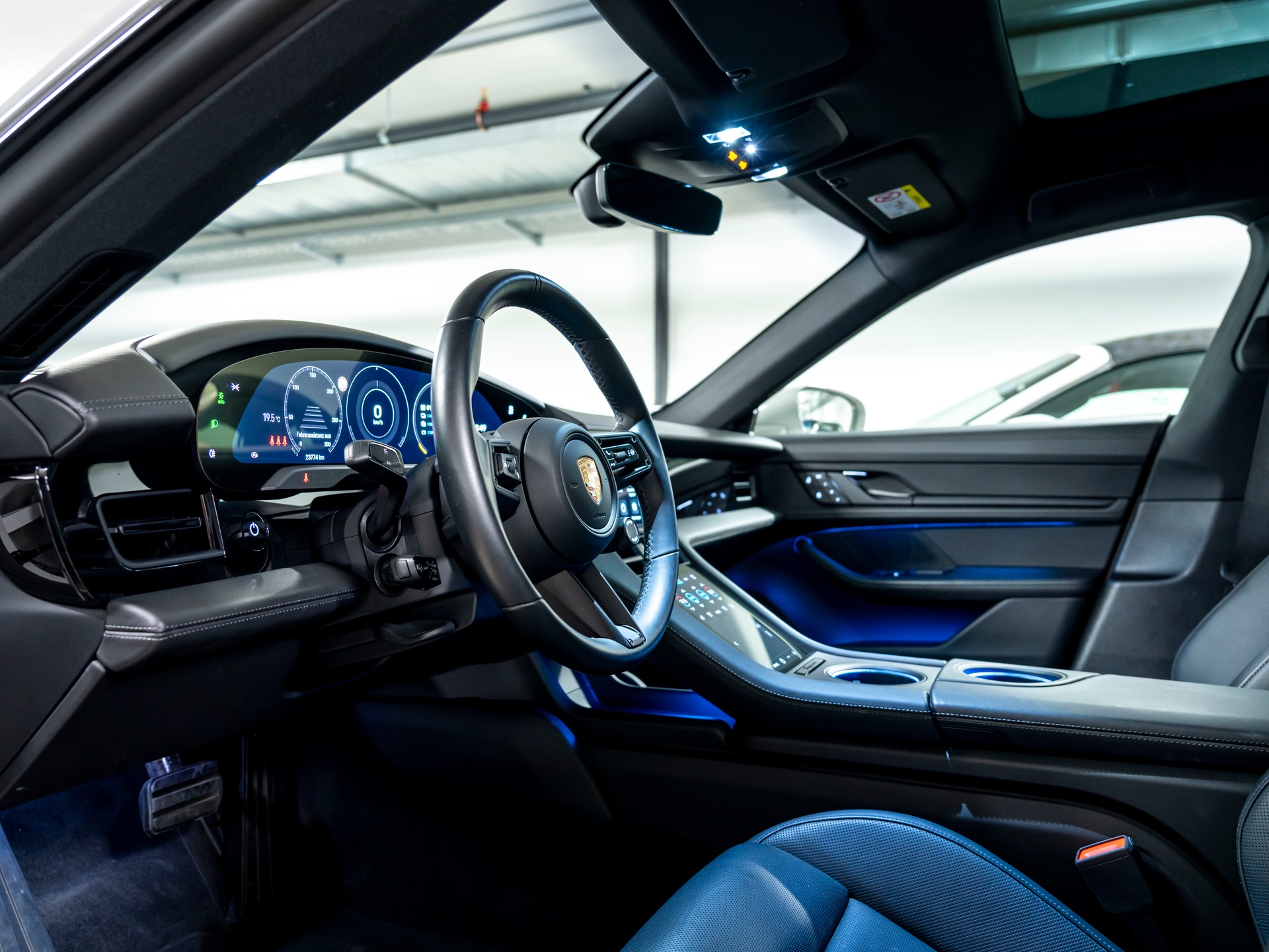 PORSCHE Taycan 4S Cross Turismo-image-15