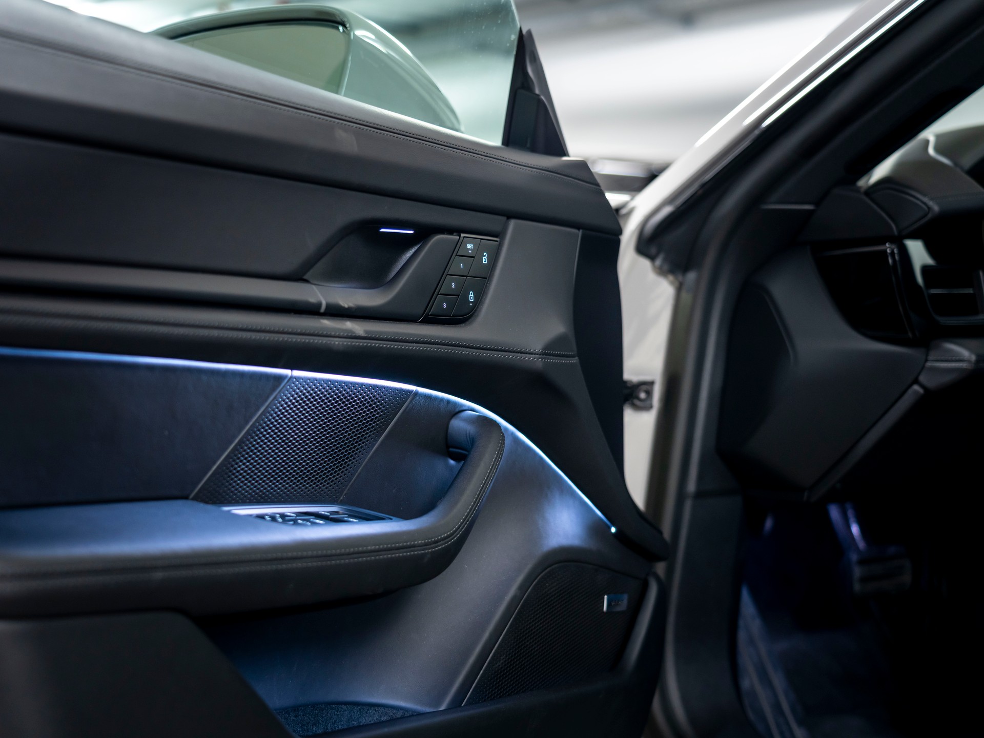 PORSCHE Taycan 4S Cross Turismo-image-20