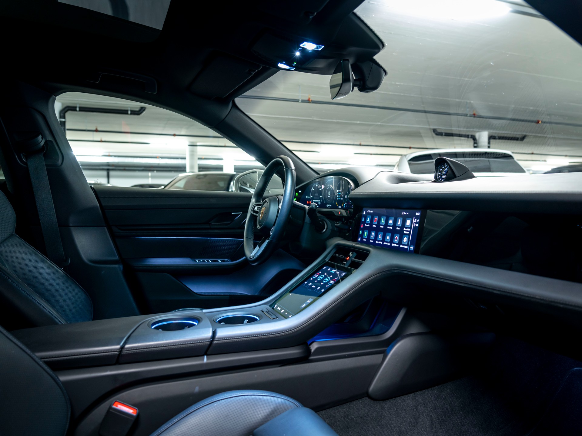 PORSCHE Taycan 4S Cross Turismo-image-23