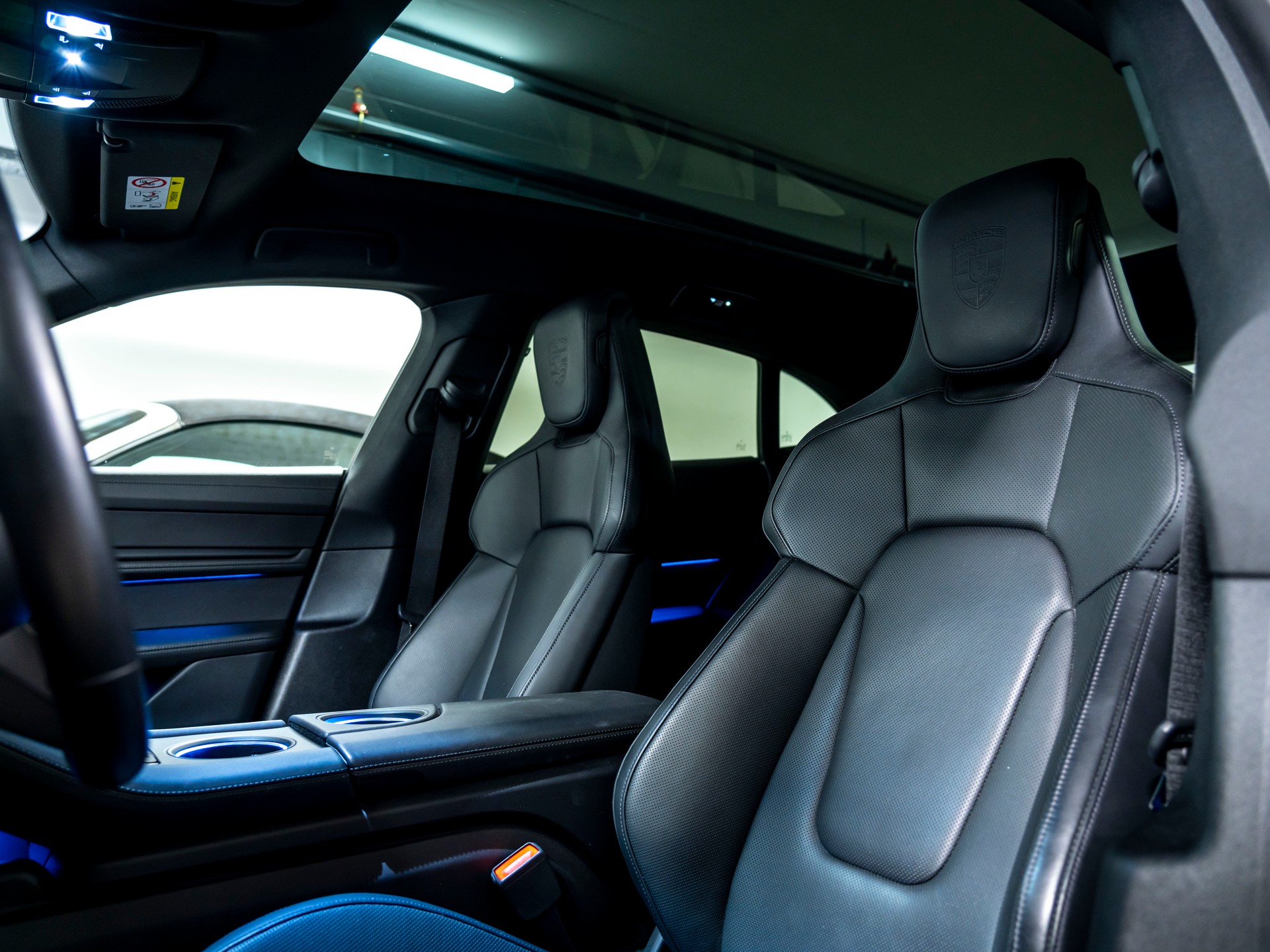 PORSCHE Taycan 4S Cross Turismo-image-18