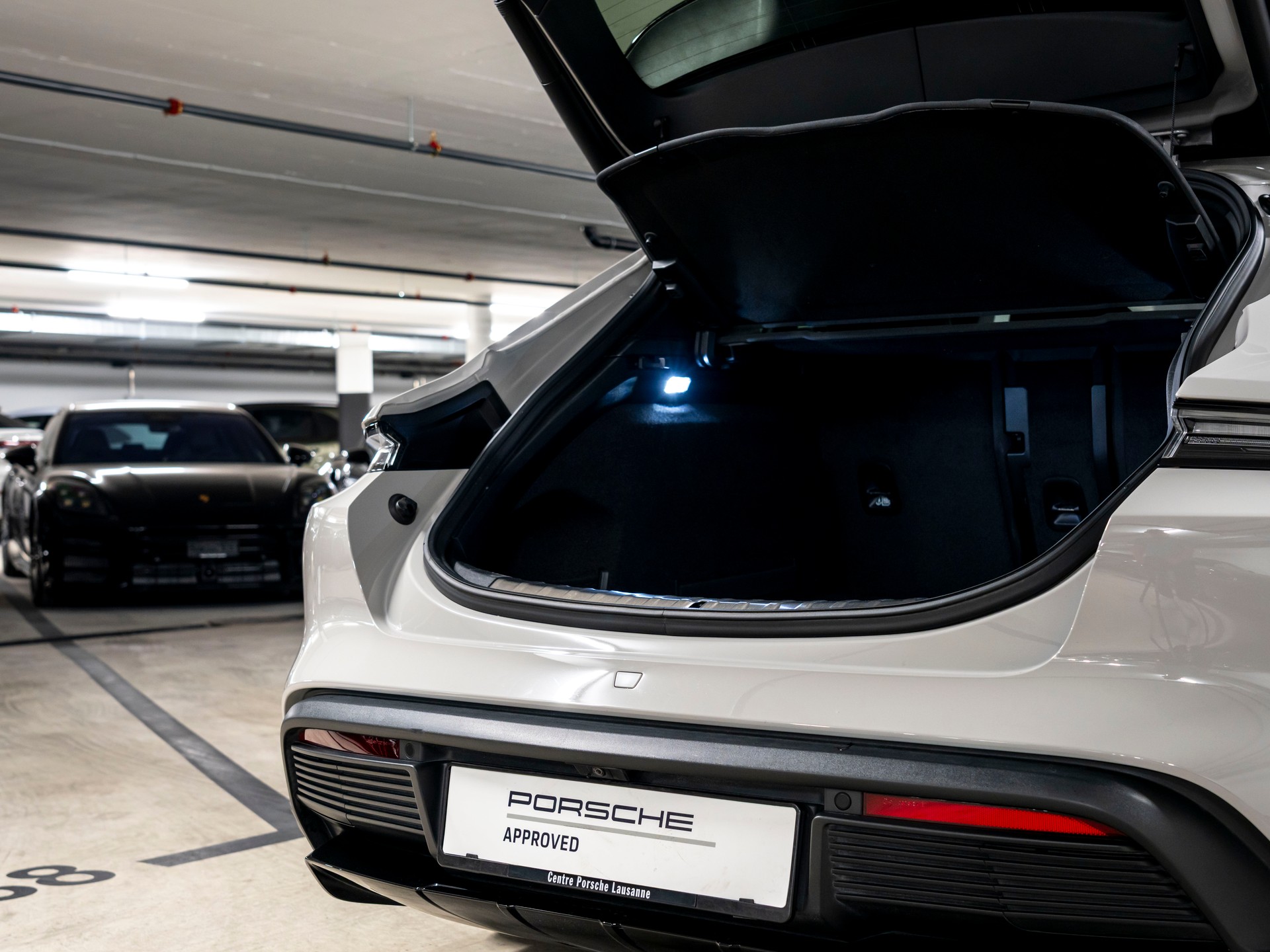 PORSCHE Taycan 4S Cross Turismo-image-6