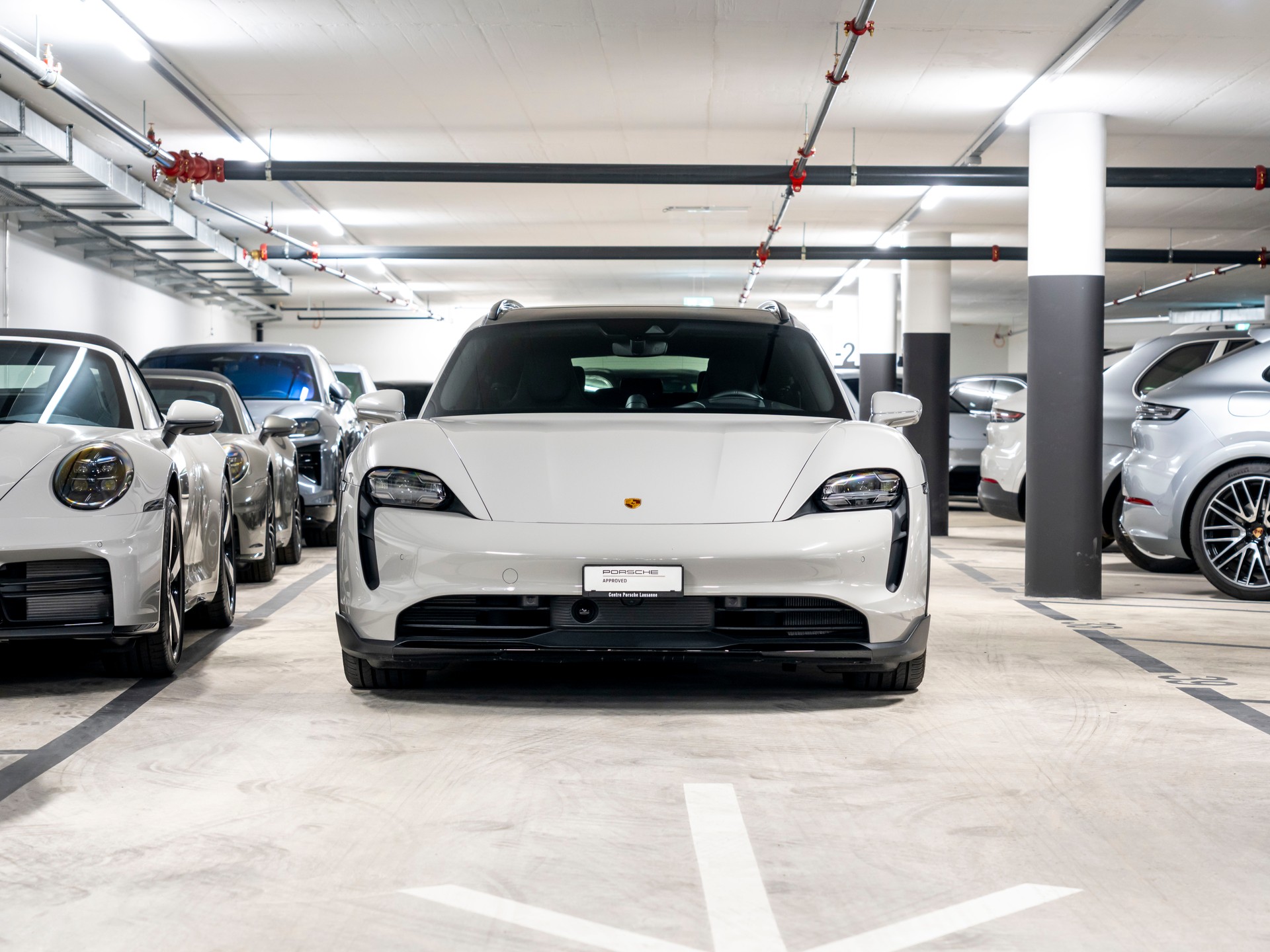 PORSCHE Taycan 4S Cross Turismo-image-3