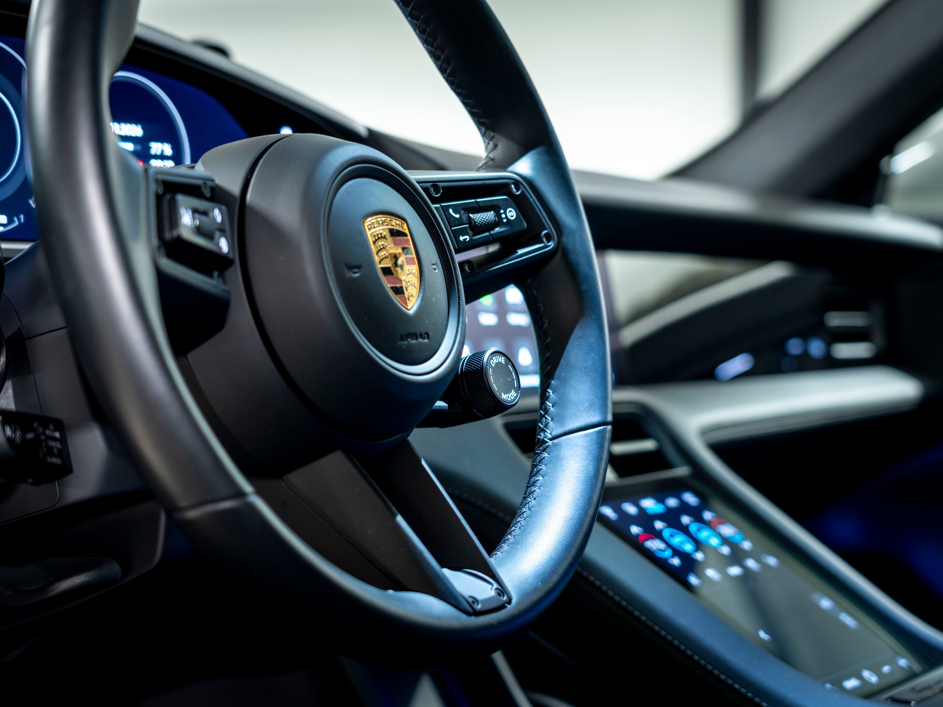 PORSCHE Taycan 4S Cross Turismo-image-17