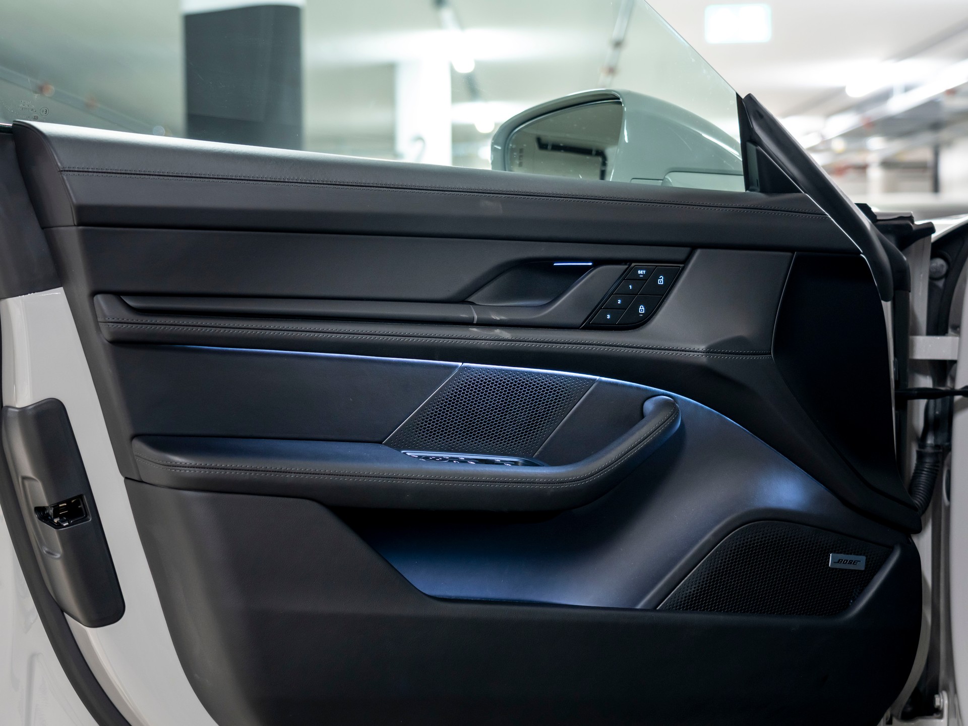 PORSCHE Taycan 4S Cross Turismo-image-21