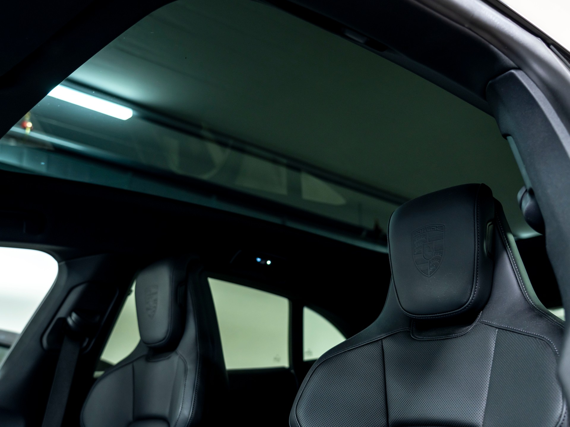 PORSCHE Taycan 4S Cross Turismo-image-19