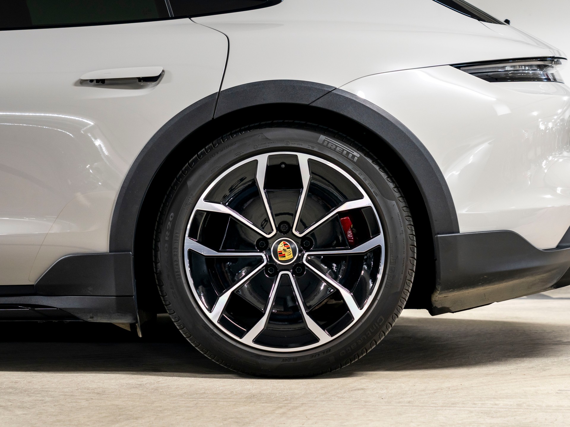 PORSCHE Taycan 4S Cross Turismo-image-10