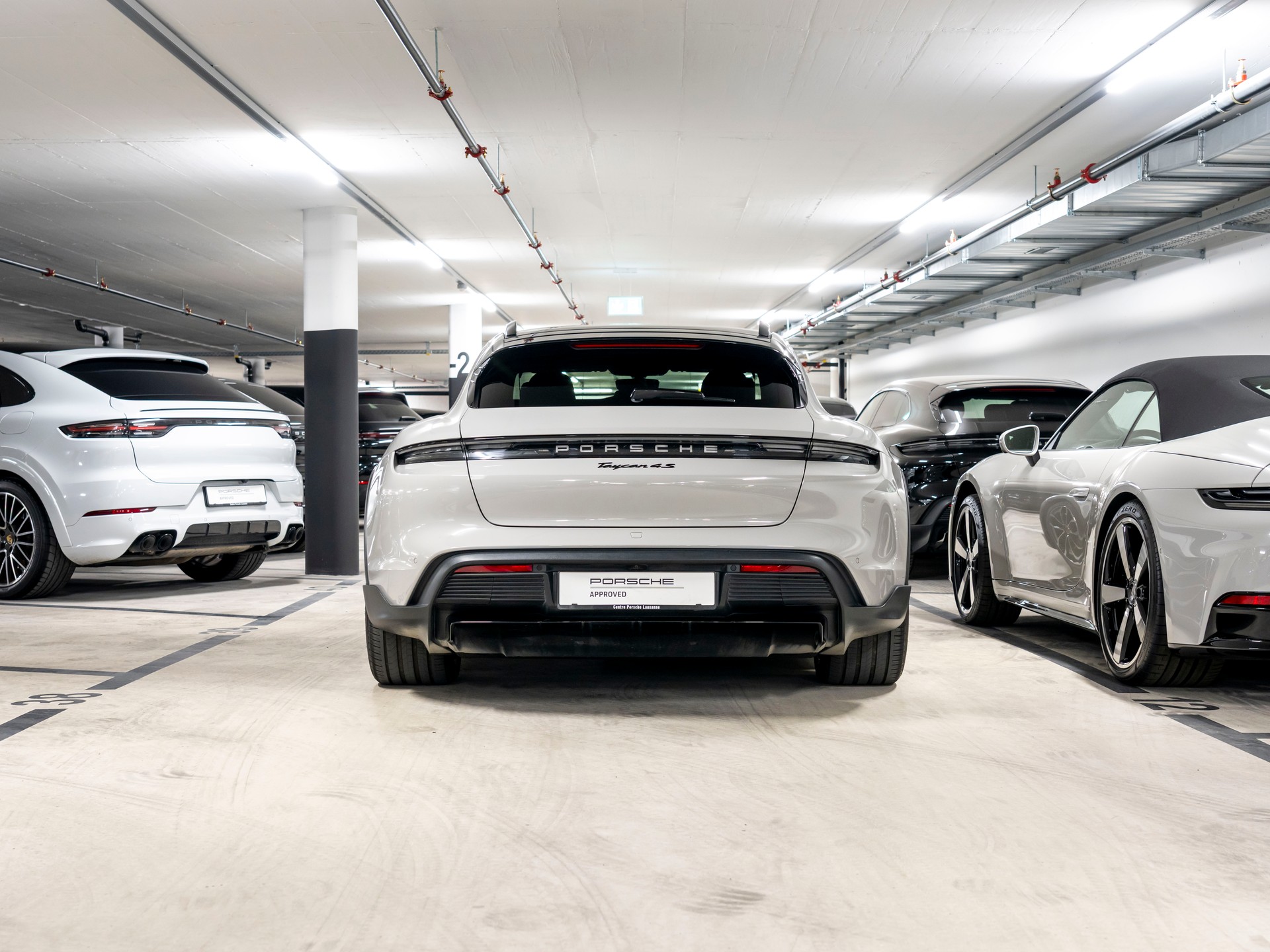 PORSCHE Taycan 4S Cross Turismo-image-4