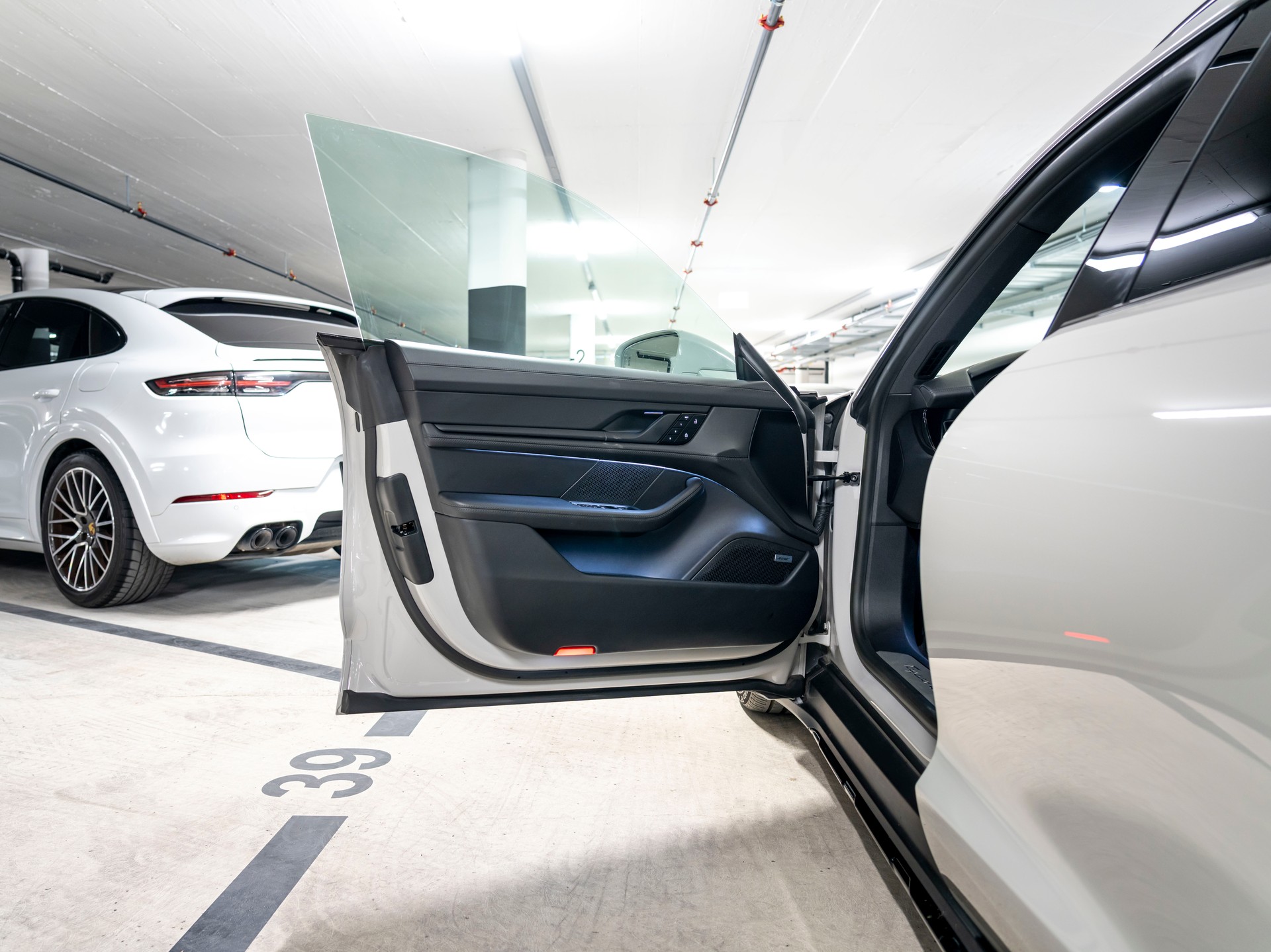 PORSCHE Taycan 4S Cross Turismo-image-13
