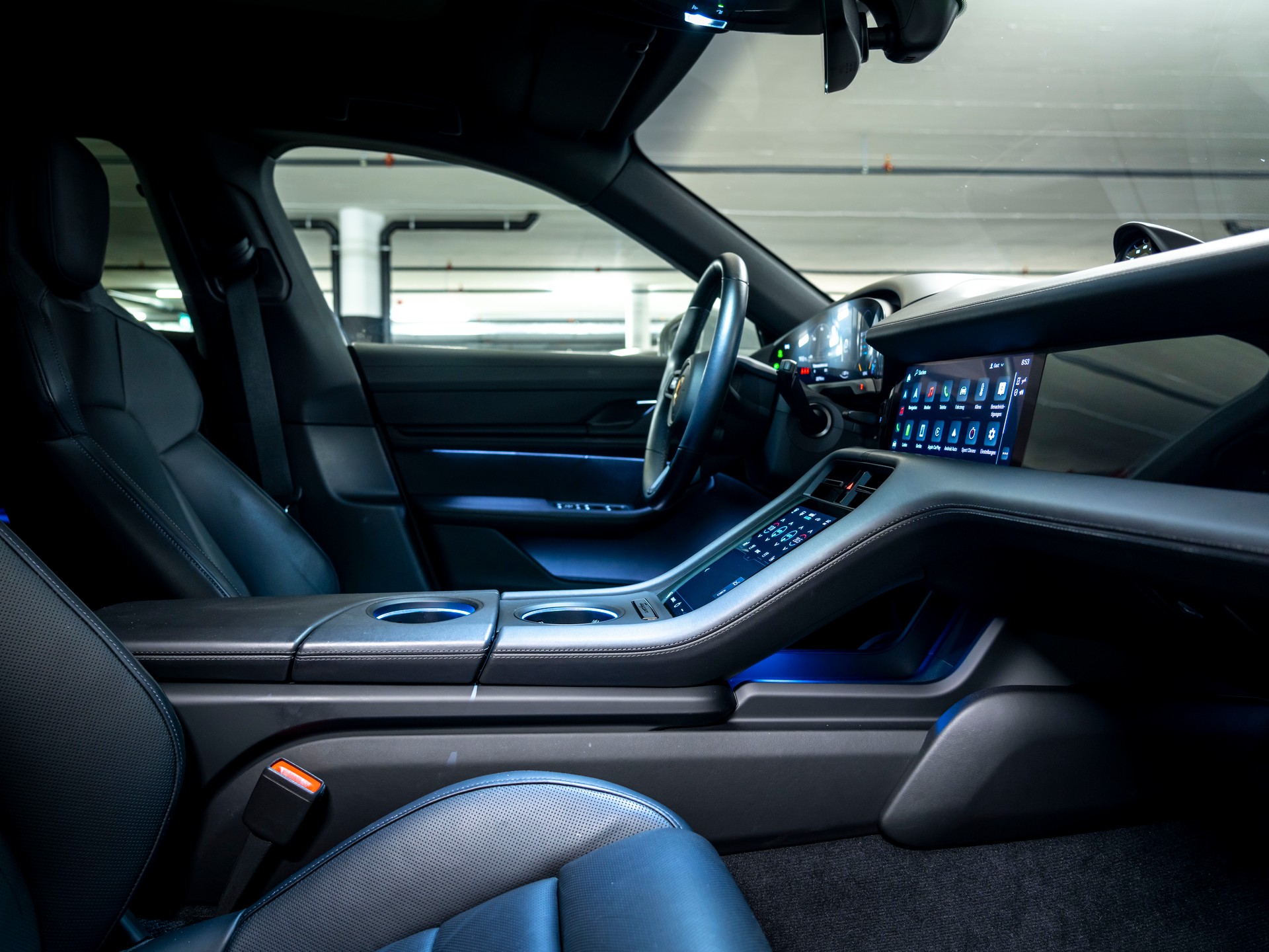 PORSCHE Taycan 4S Cross Turismo-image-24