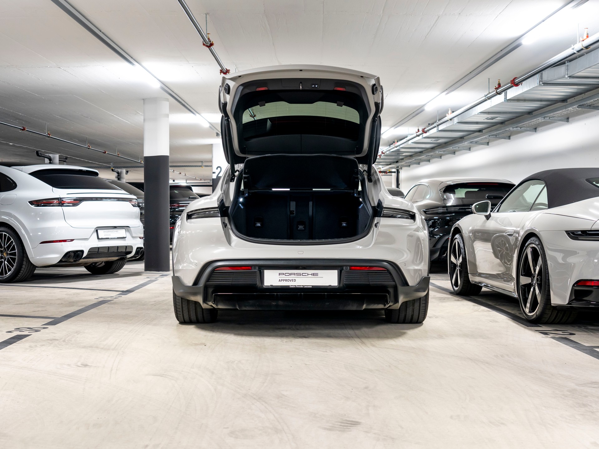 PORSCHE Taycan 4S Cross Turismo-image-5