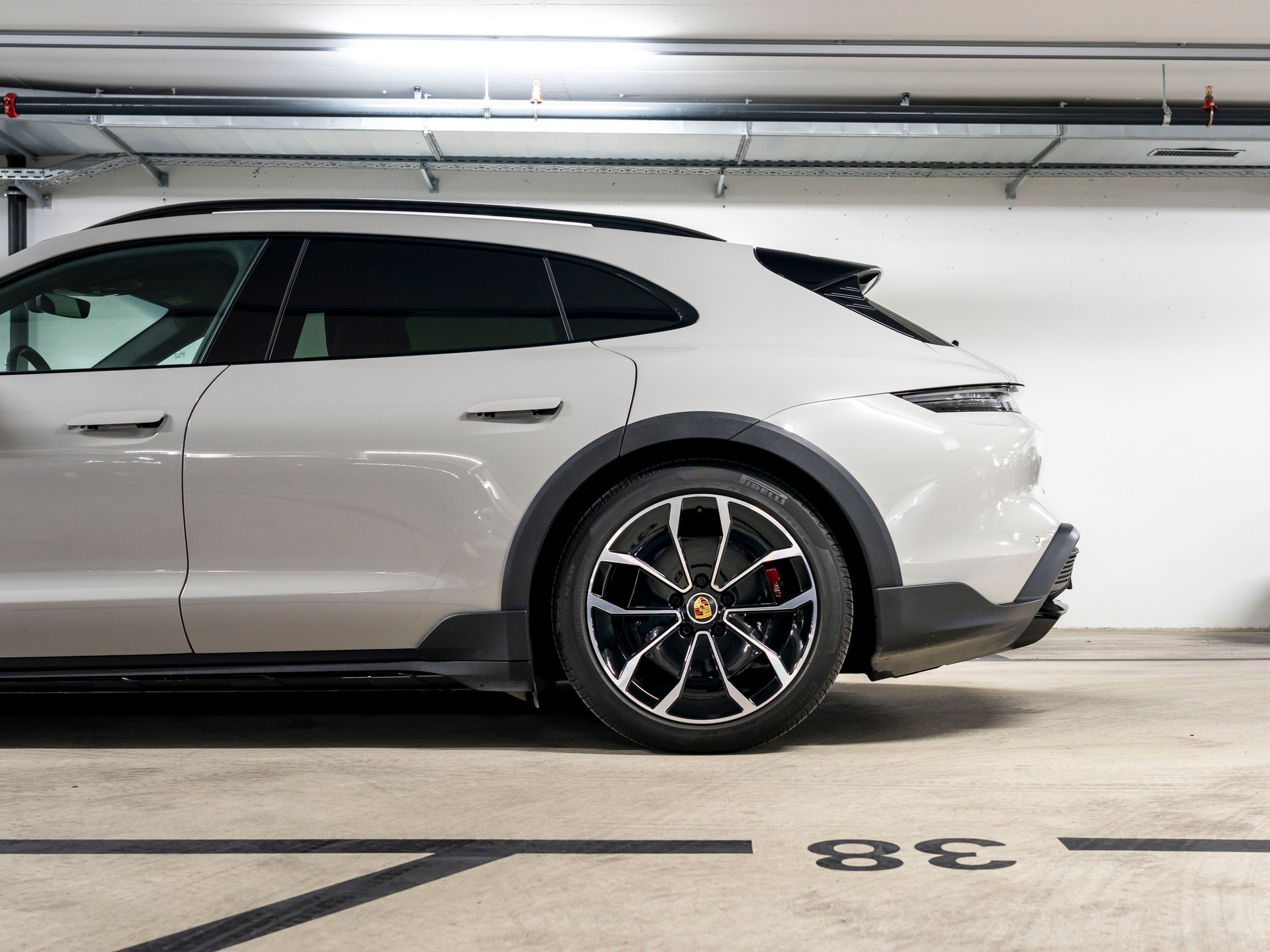 PORSCHE Taycan 4S Cross Turismo-image-8