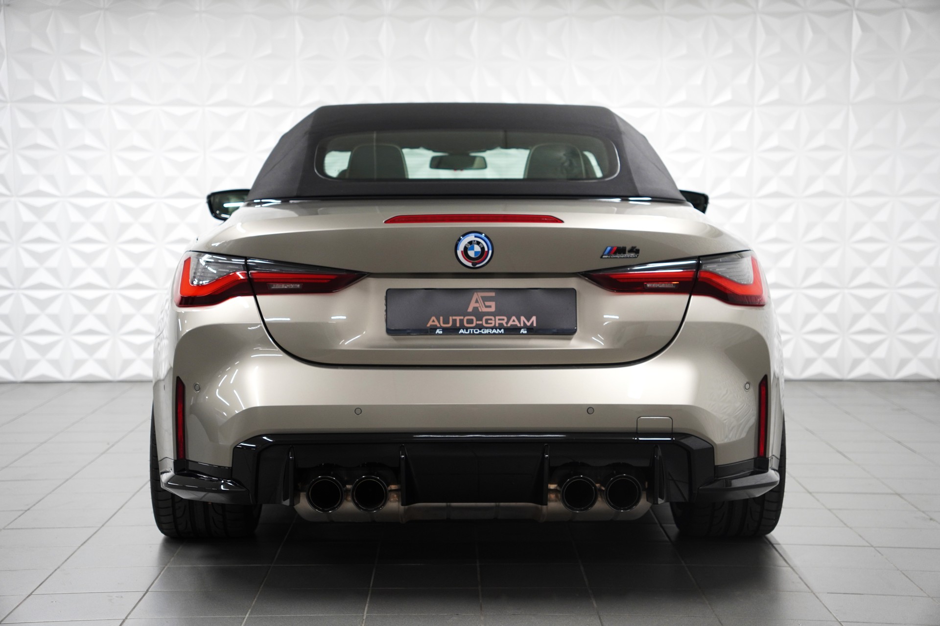 BMW M4 Cabrio Competition M xDrive-image-3