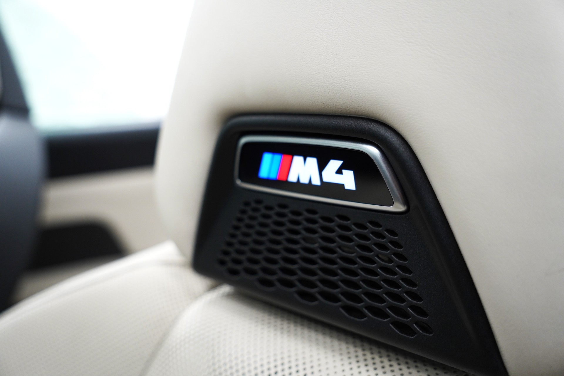 BMW M4 Cabrio Competition M xDrive-image-18