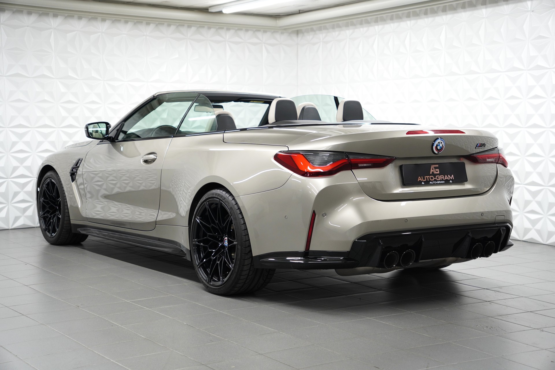 BMW M4 Cabrio Competition M xDrive-image-2