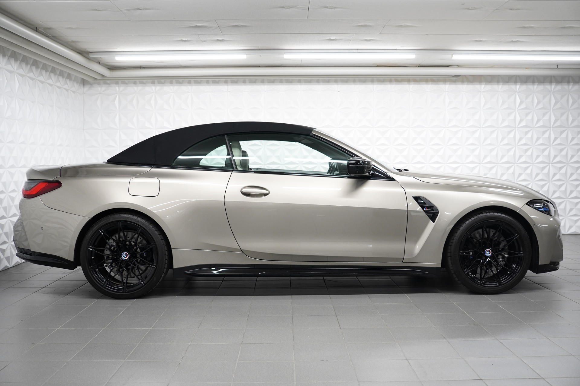 BMW M4 Cabrio Competition M xDrive-image-5