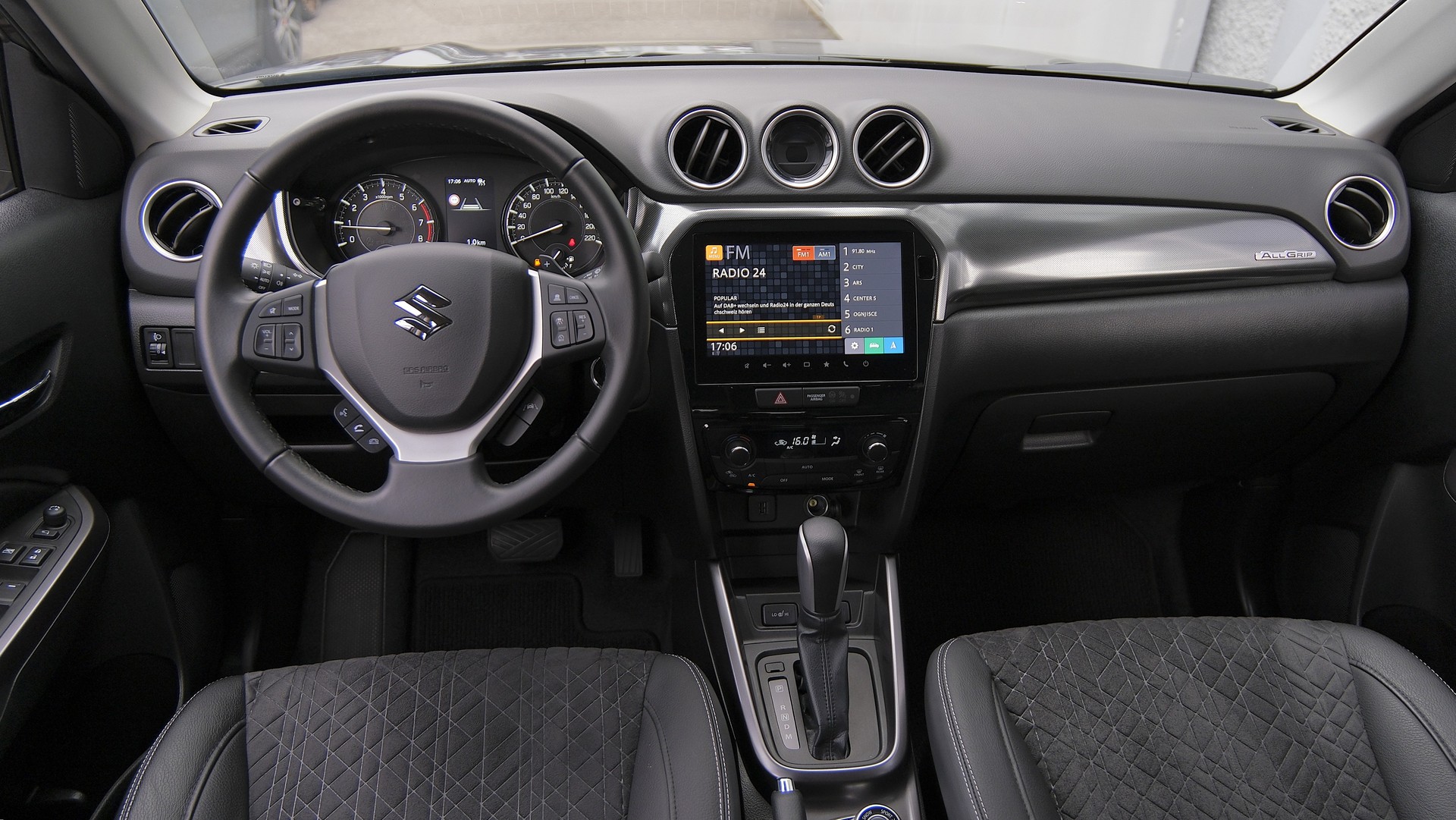 SUZUKI Vitara 1.4 Boosterjet Compact Top 4x4 Hybrid Automatic-image-5