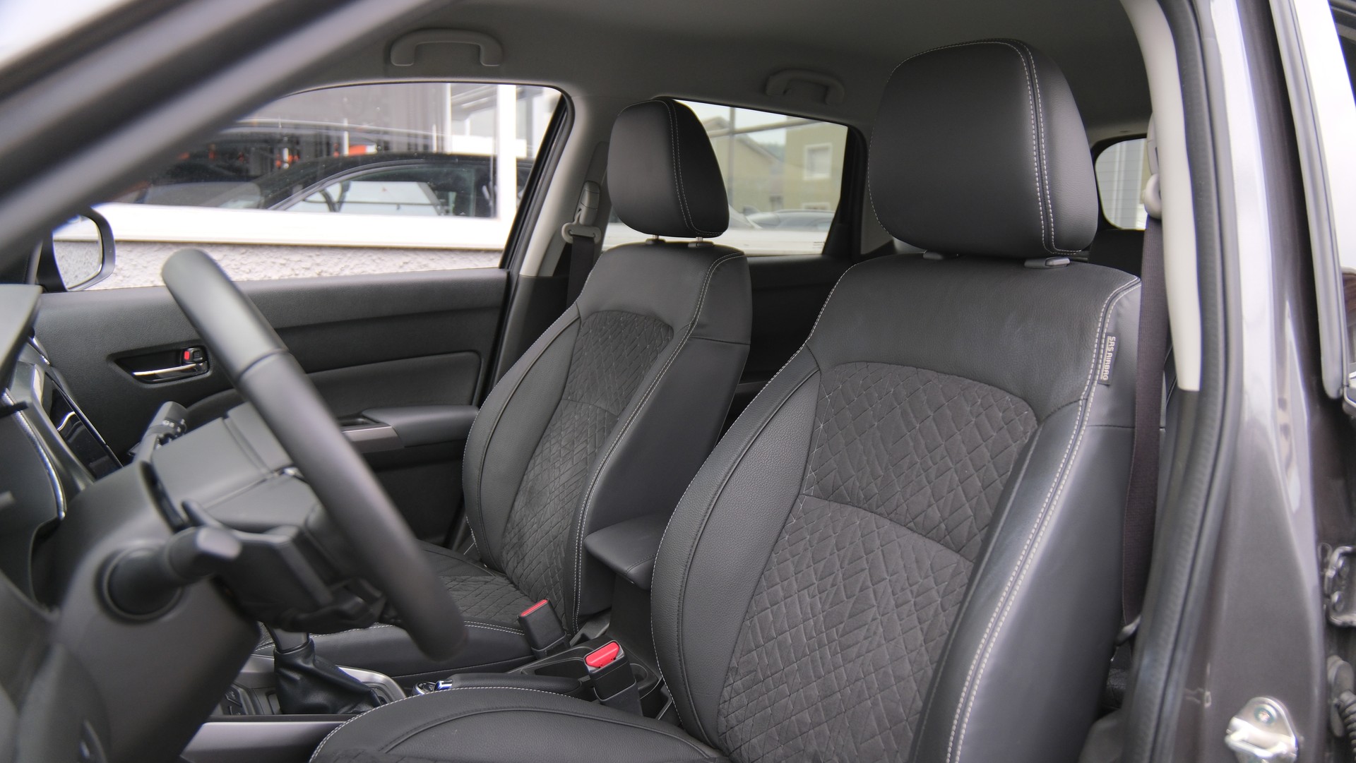 SUZUKI Vitara 1.4 Boosterjet Compact Top 4x4 Hybrid Automatic-image-4