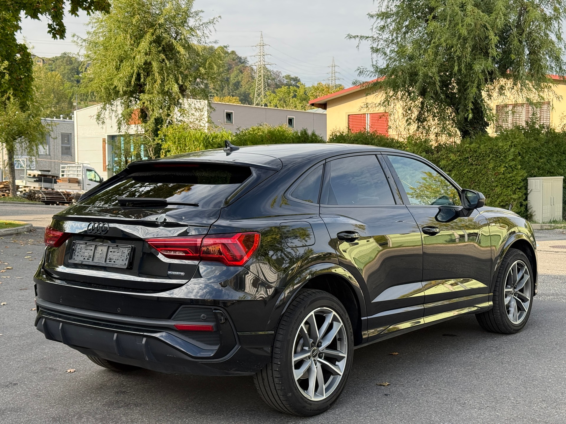 AUDI Q3 Sportback 40 TDI S line quattro S-tronic-image-5
