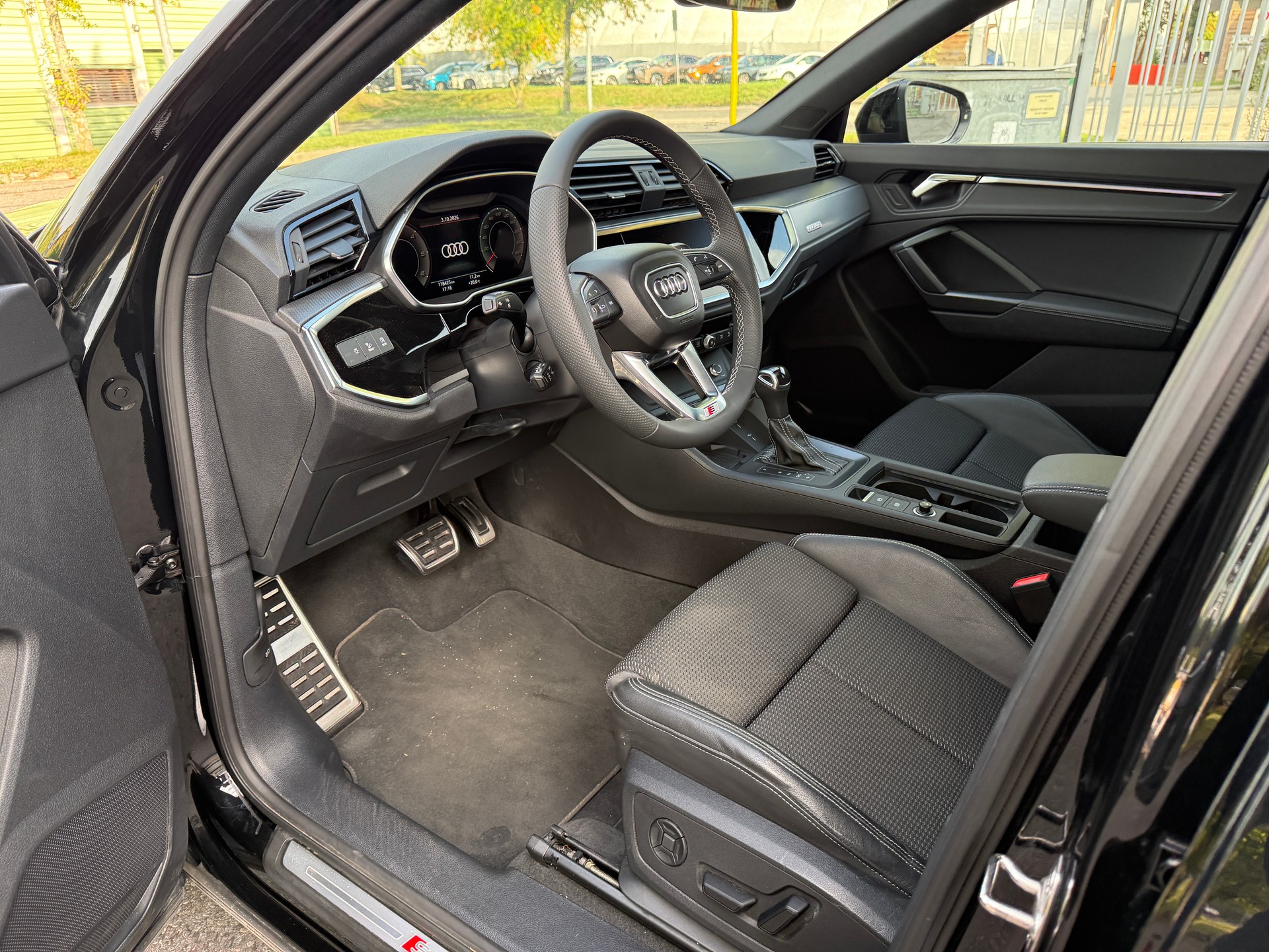 AUDI Q3 Sportback 40 TDI S line quattro S-tronic-image-10