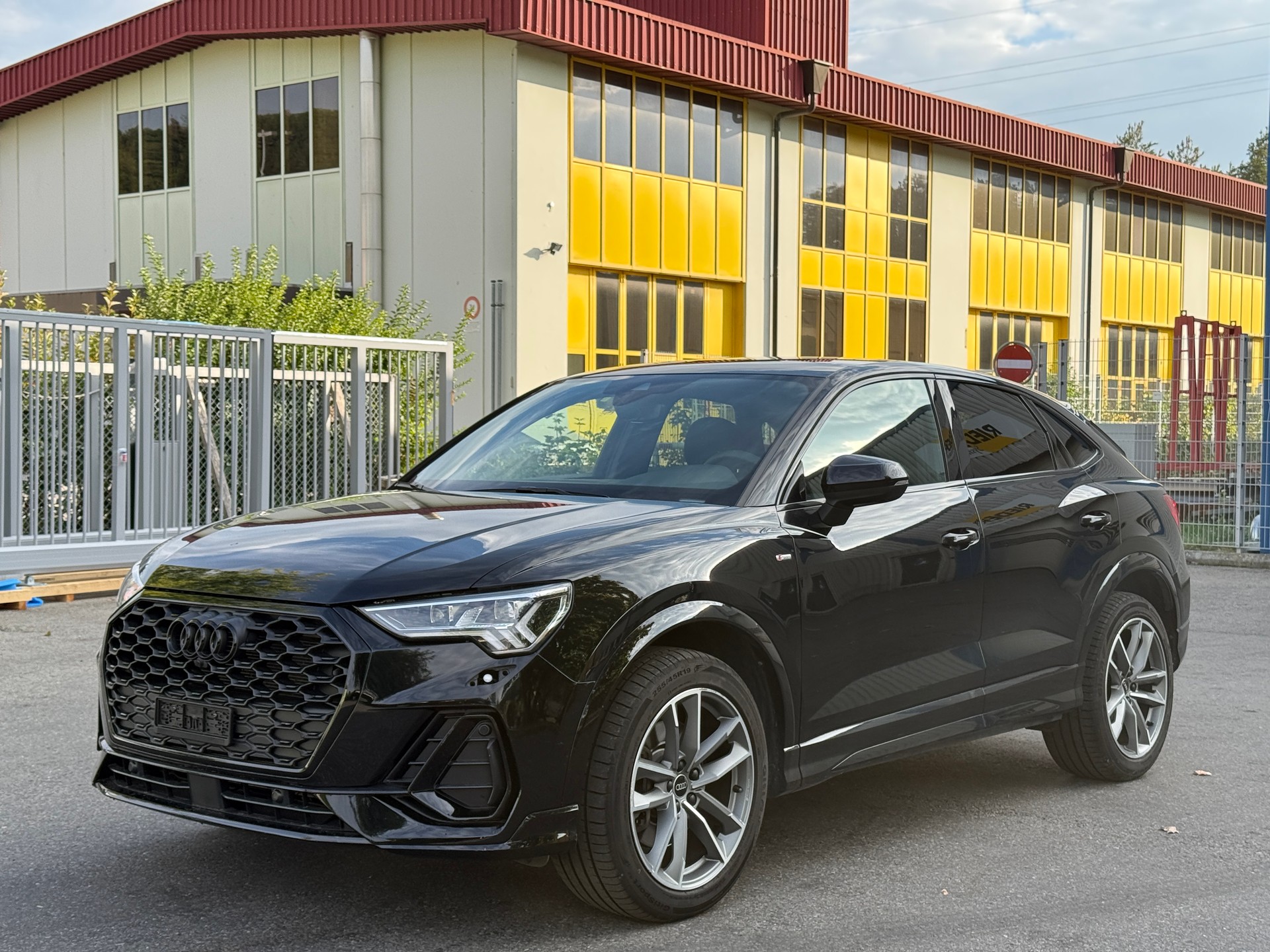 AUDI Q3 Sportback 40 TDI S line quattro S-tronic-image-0