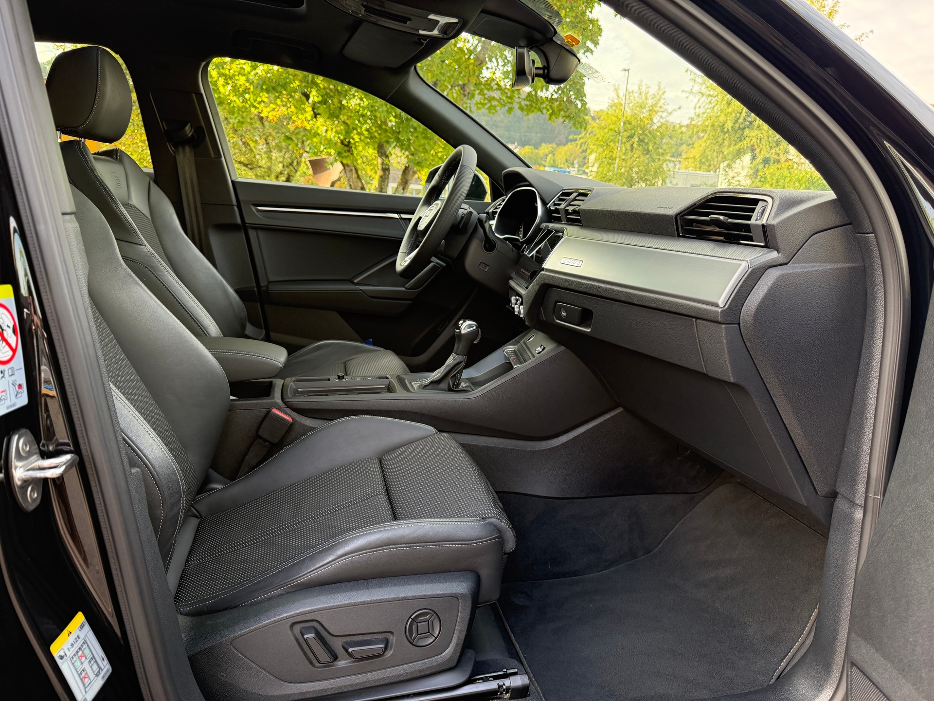 AUDI Q3 Sportback 40 TDI S line quattro S-tronic-image-14