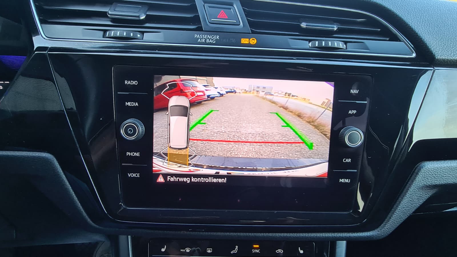 VW Touran 2.0 TDI BlueMotion Technology Comfortline DSG ** Gr-Navi ** RF-Kamera ** Abstandsregelsysteme ** Tempomat ** Modell 2023-image-14