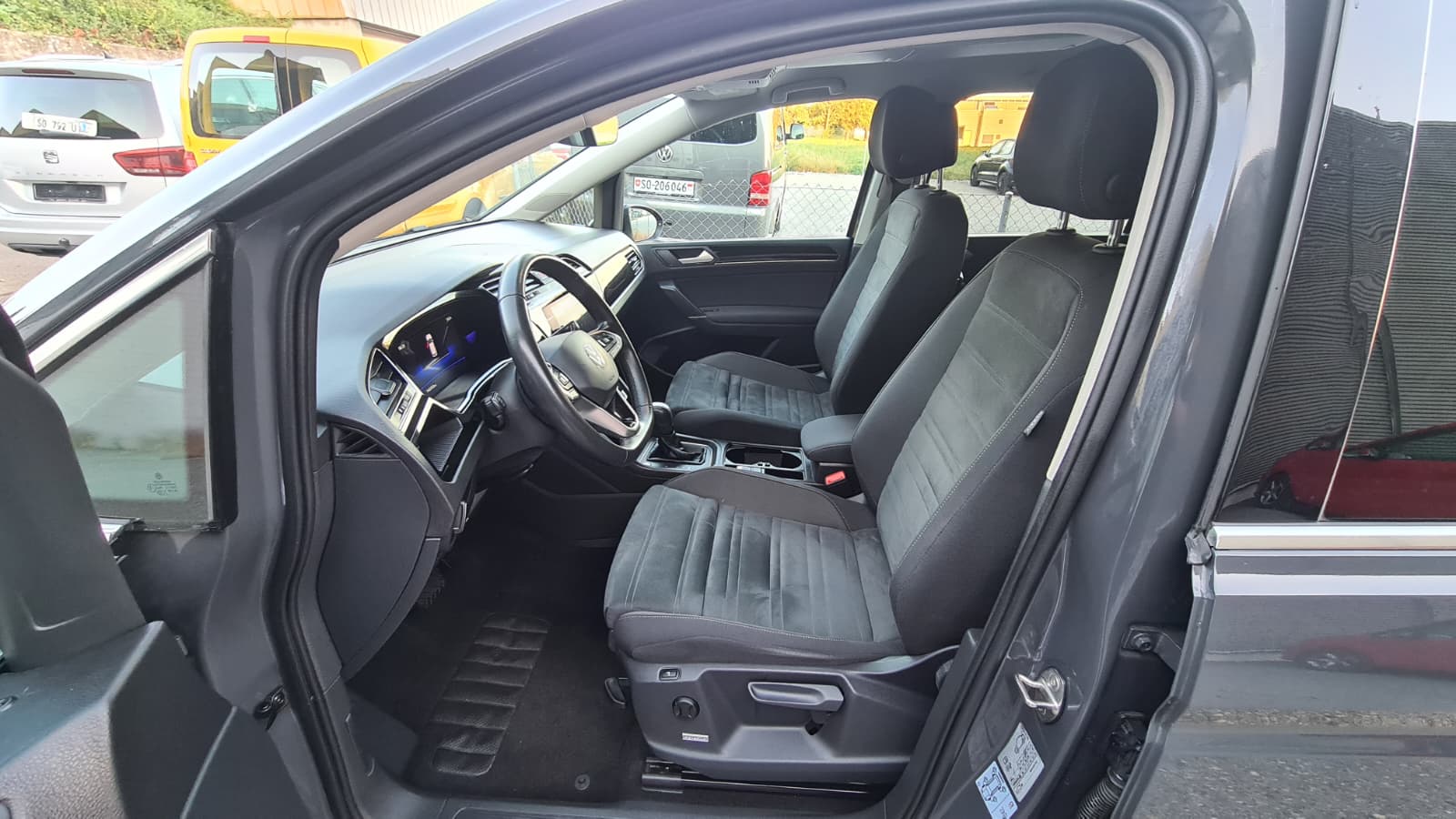 VW Touran 2.0 TDI BlueMotion Technology Comfortline DSG ** Gr-Navi ** RF-Kamera ** Abstandsregelsysteme ** Tempomat ** Modell 2023-image-17