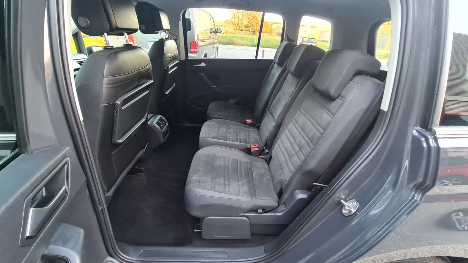 VW Touran 2.0 TDI BlueMotion Technology Comfortline DSG ** Gr-Navi ** RF-Kamera ** Abstandsregelsysteme ** Tempomat ** Modell 2023-image-18