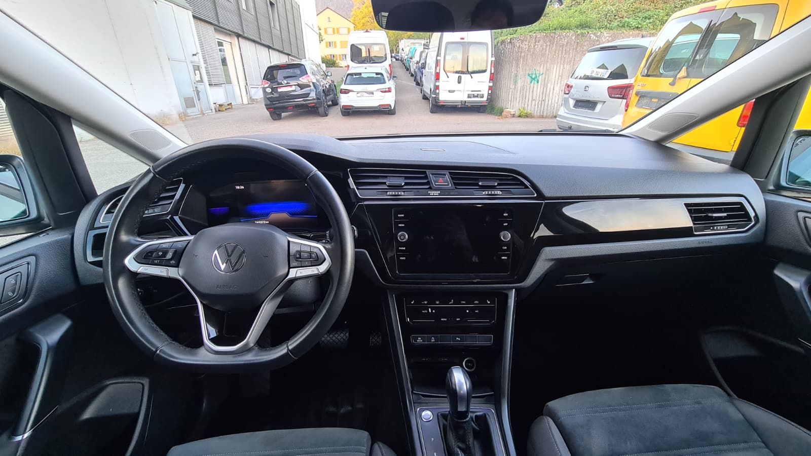 VW Touran 2.0 TDI BlueMotion Technology Comfortline DSG ** Gr-Navi ** RF-Kamera ** Abstandsregelsysteme ** Tempomat ** Modell 2023-image-15
