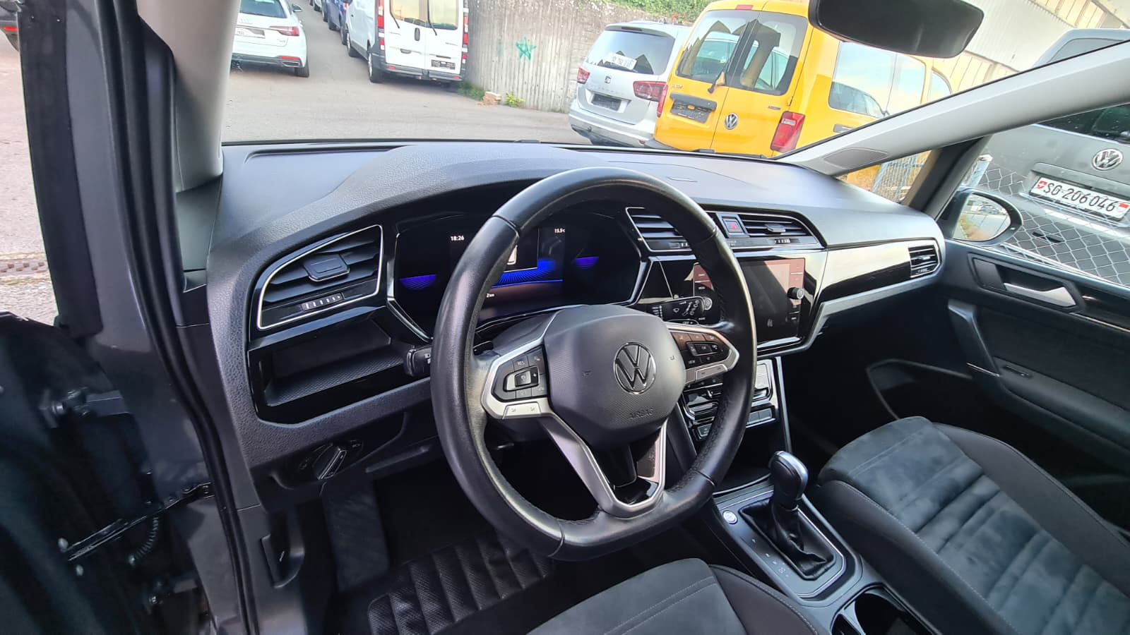 VW Touran 2.0 TDI BlueMotion Technology Comfortline DSG ** Gr-Navi ** RF-Kamera ** Abstandsregelsysteme ** Tempomat ** Modell 2023-image-16