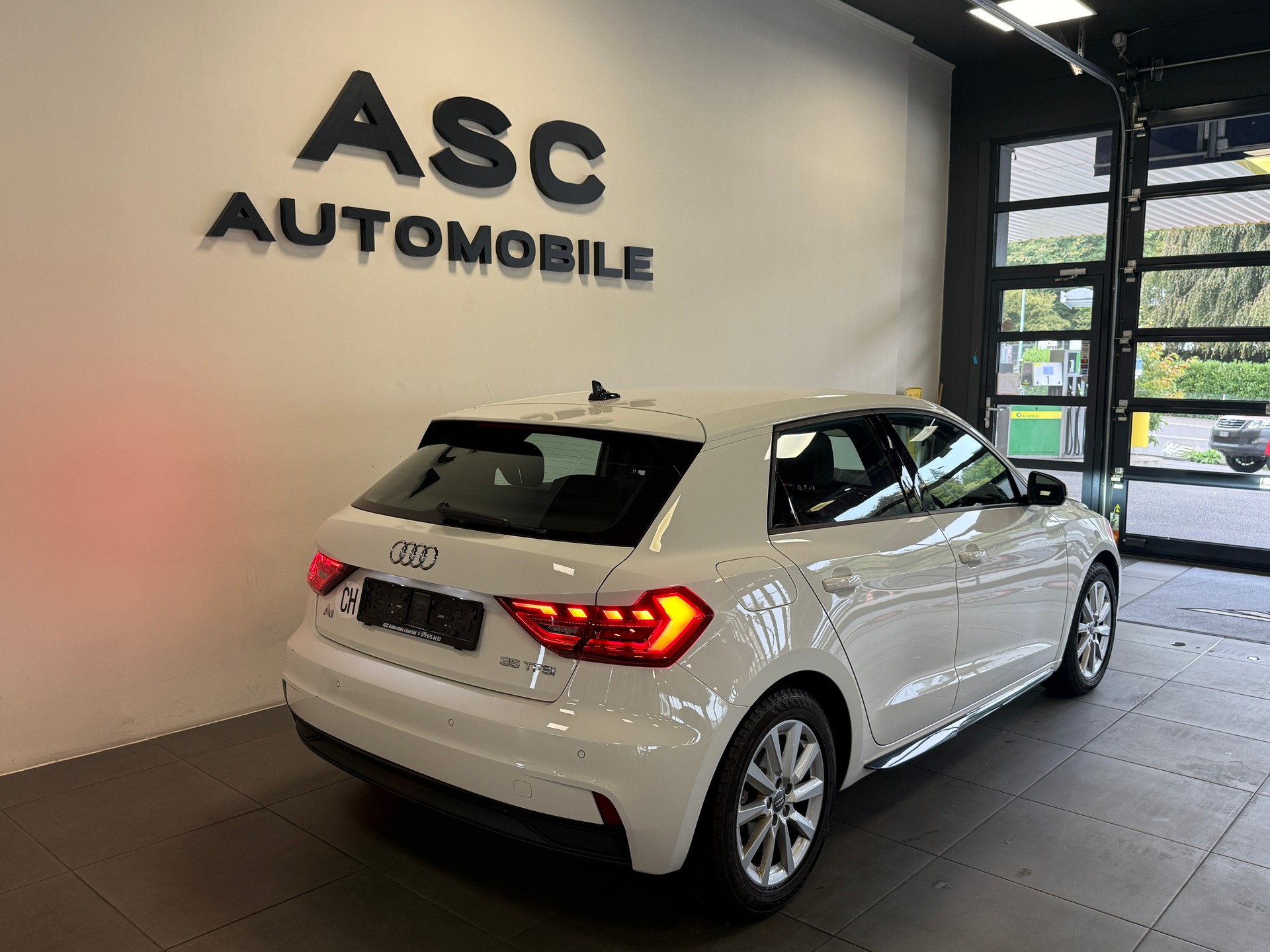 AUDI A1 Sportback 35 TFSI S-tronic, S-Line-image-3
