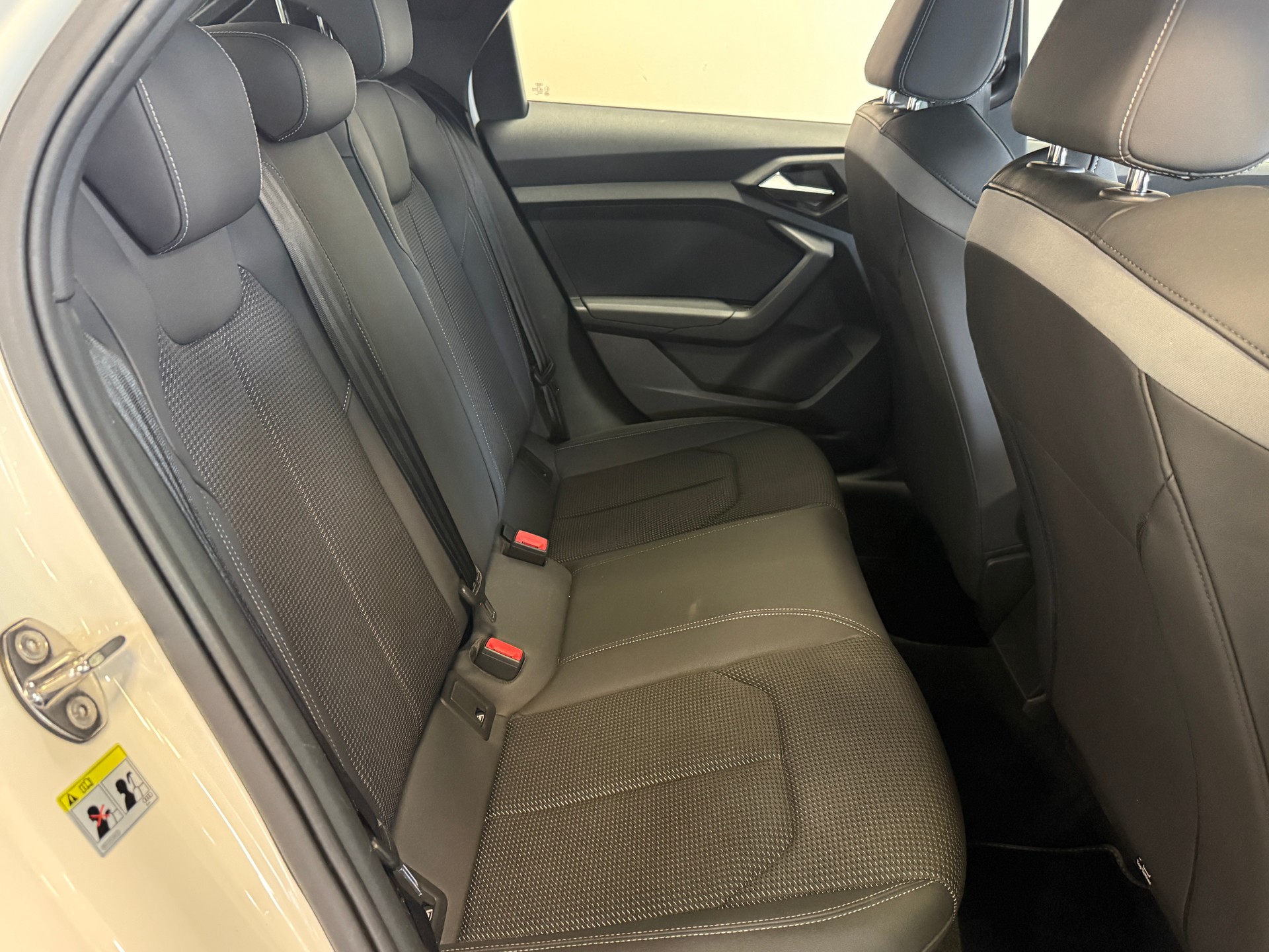AUDI A1 Sportback 35 TFSI S-tronic, S-Line-image-11