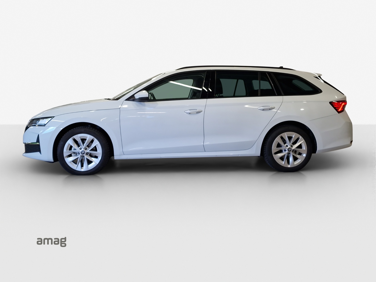 SKODA Octavia Combi 1.5 TSI mHEV DSG Selection-showroom-element-1