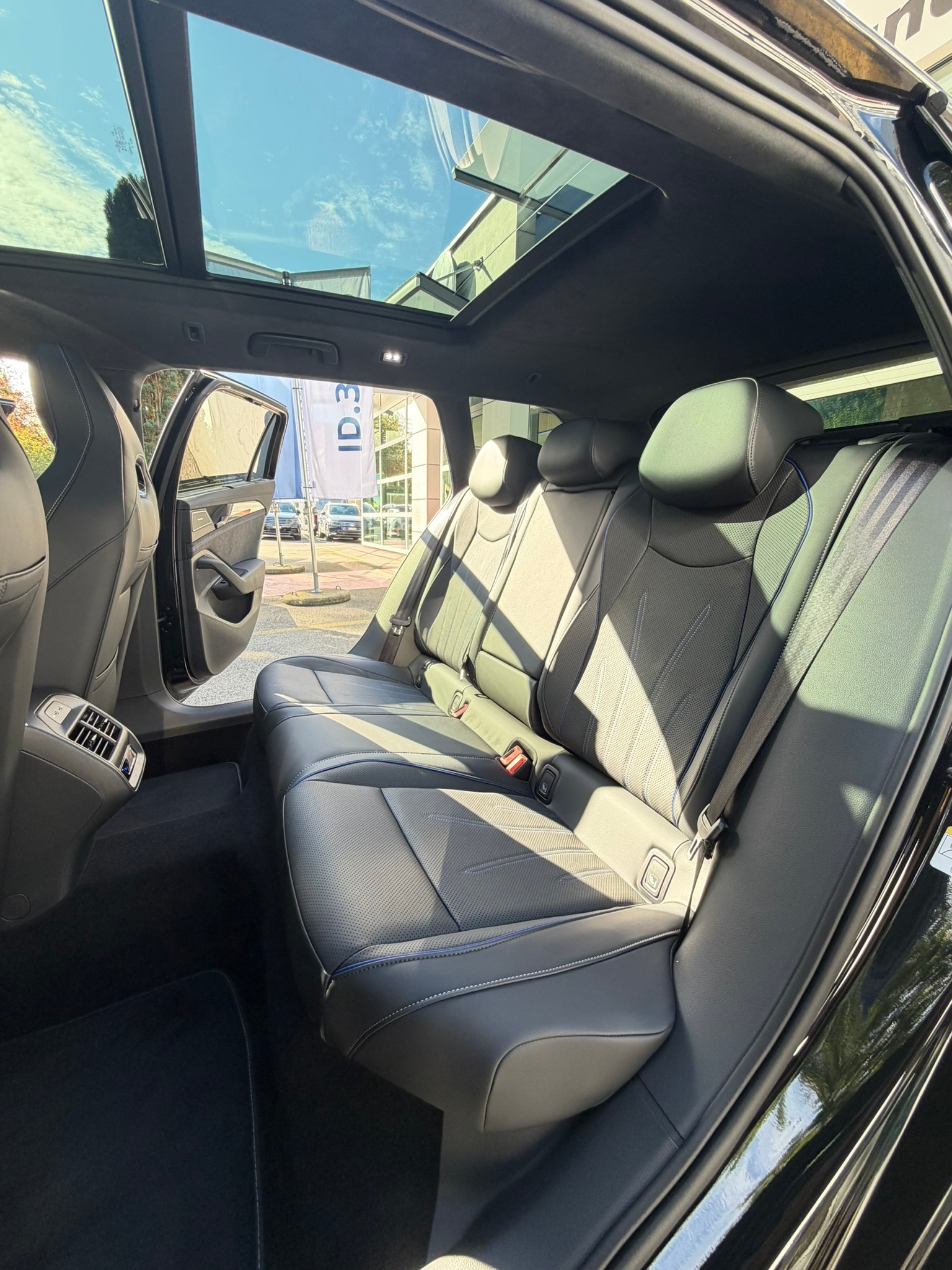VW Passat Variant 2.0 TDI evo R-Line 4 Motion DSG-image-12