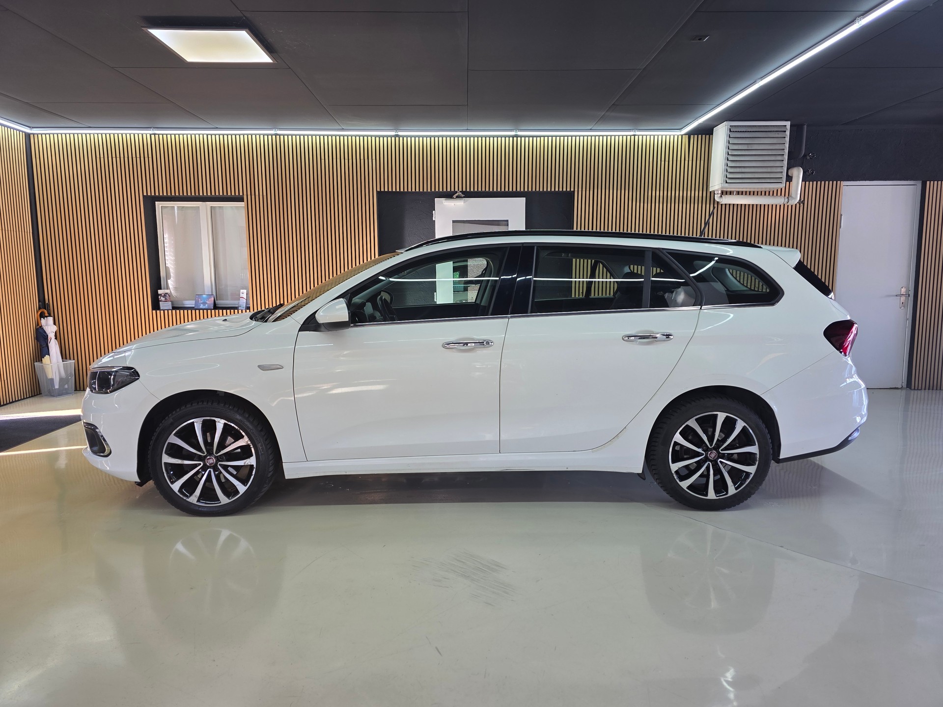 FIAT Tipo 1.6MJ Station Wagon Lounge DCT-image-3
