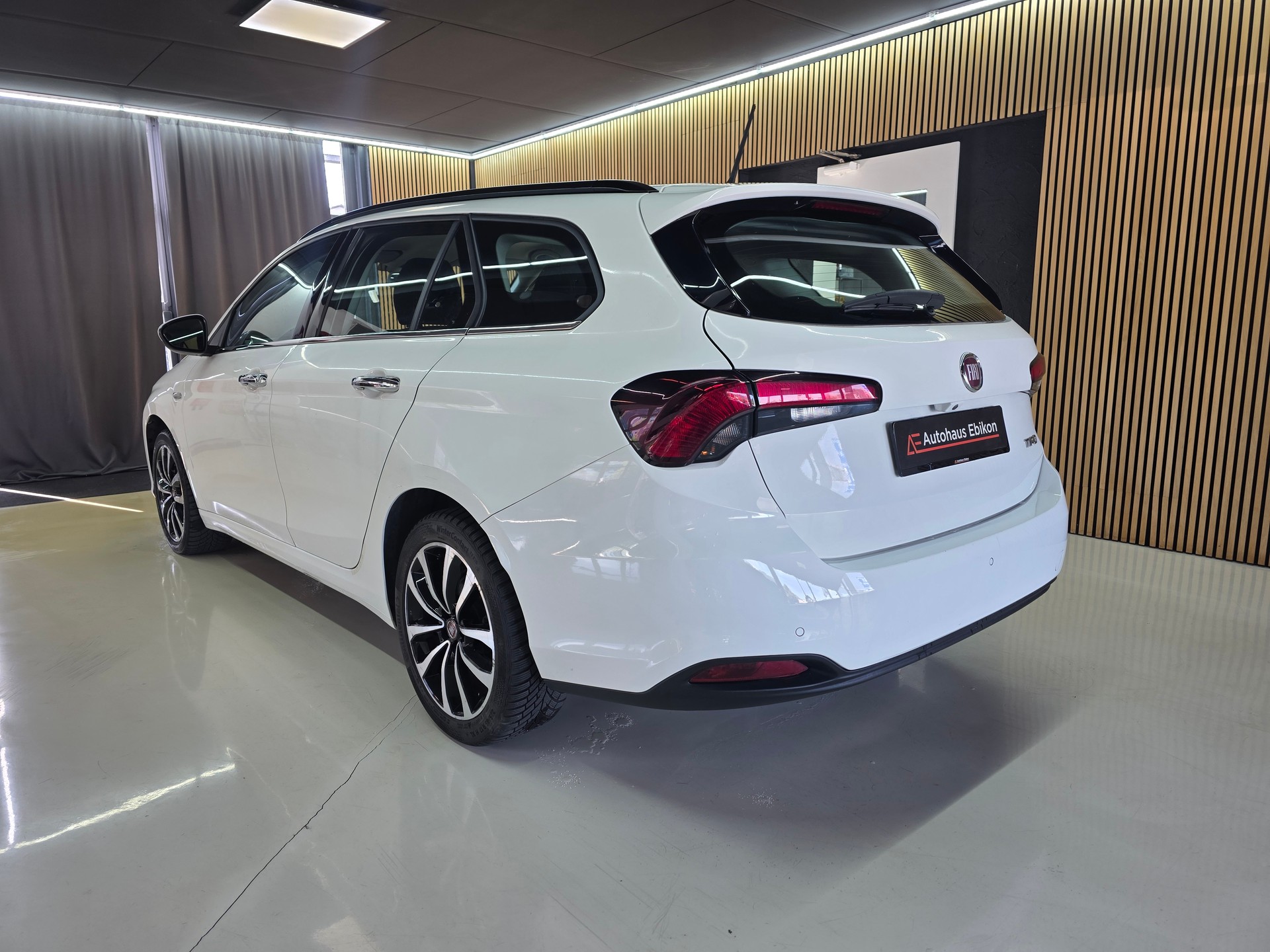 FIAT Tipo 1.6MJ Station Wagon Lounge DCT-image-4