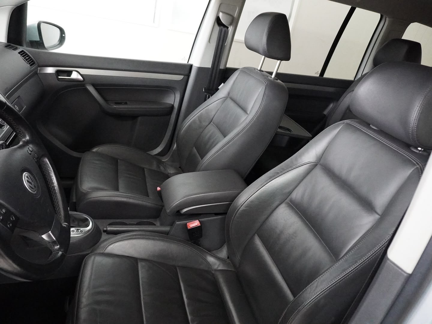 VW Touran 1.4 TSI Highline DSG-image-4