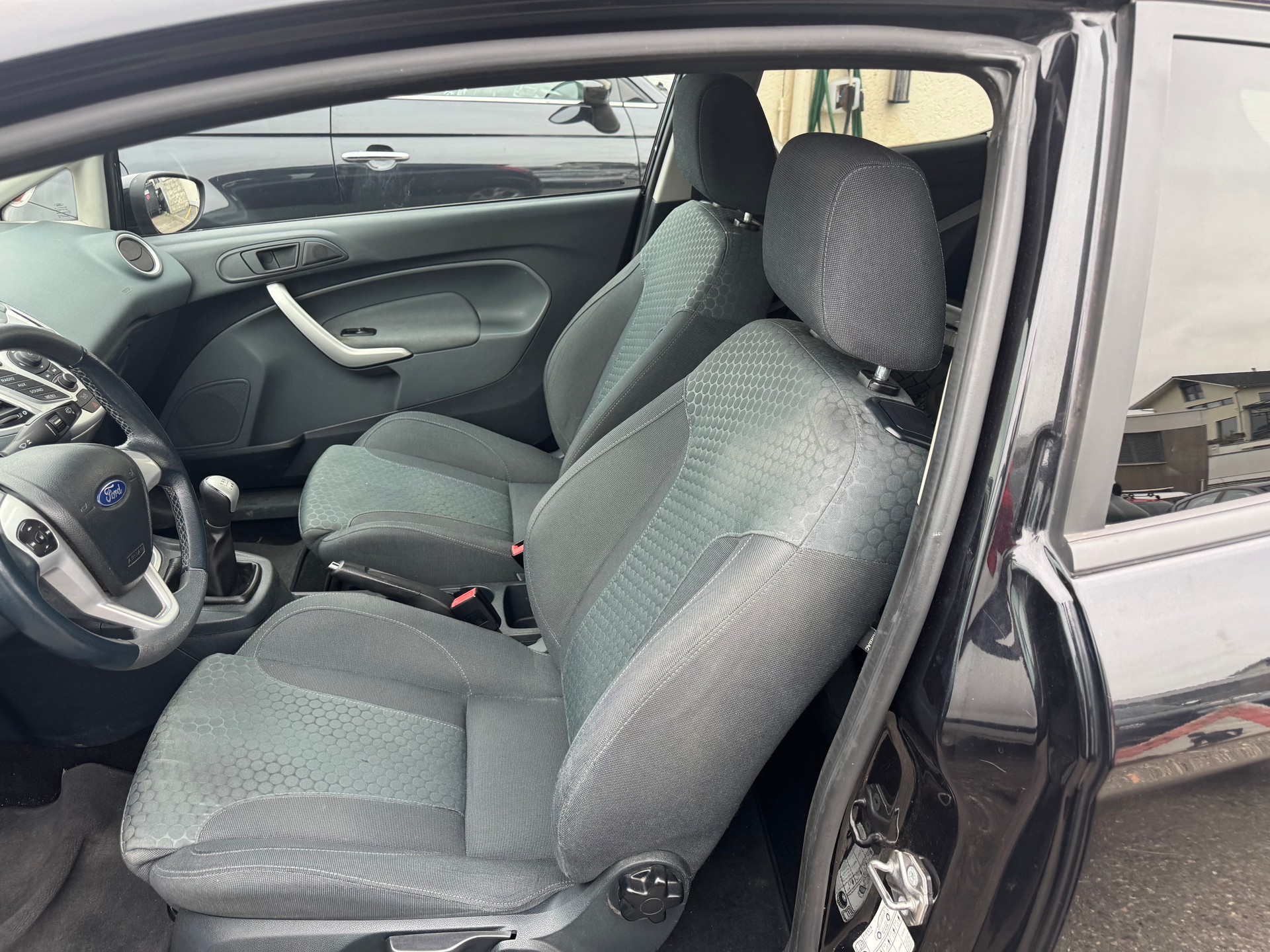 FORD Fiesta 1.6 16V Titanium-image-7