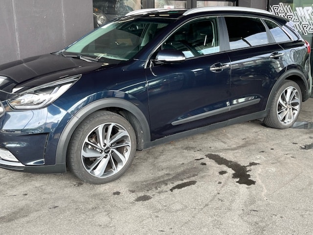 KIA Niro 1.6GDi Hybrid Trend DCT-image-10