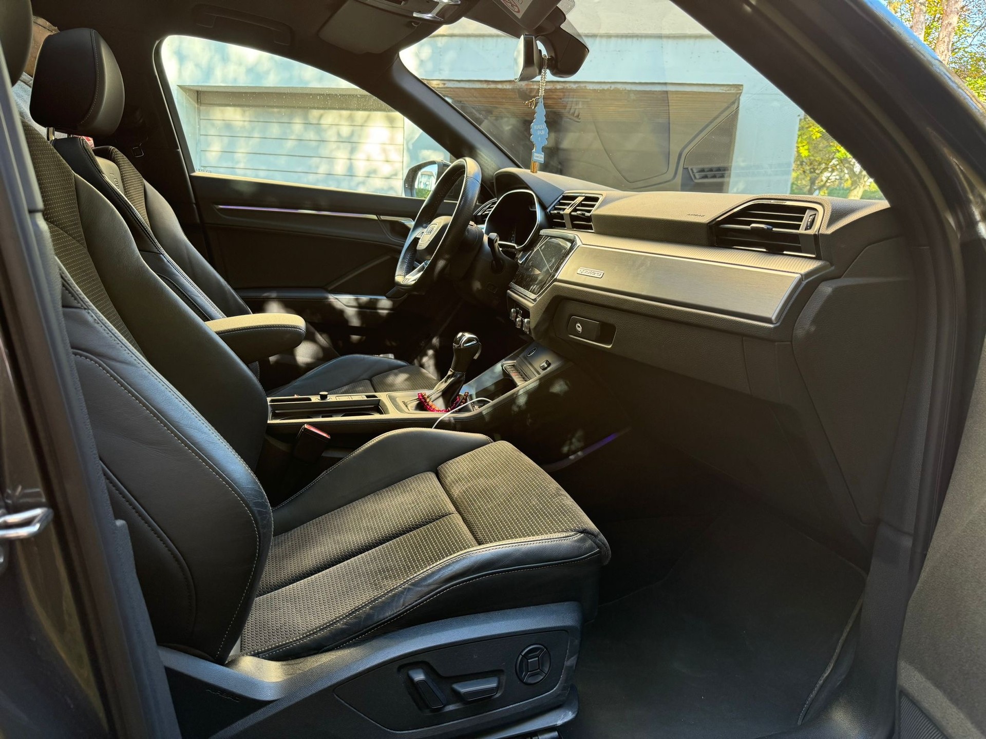 AUDI Q3 Sportback 40 TDI quattro-image-2