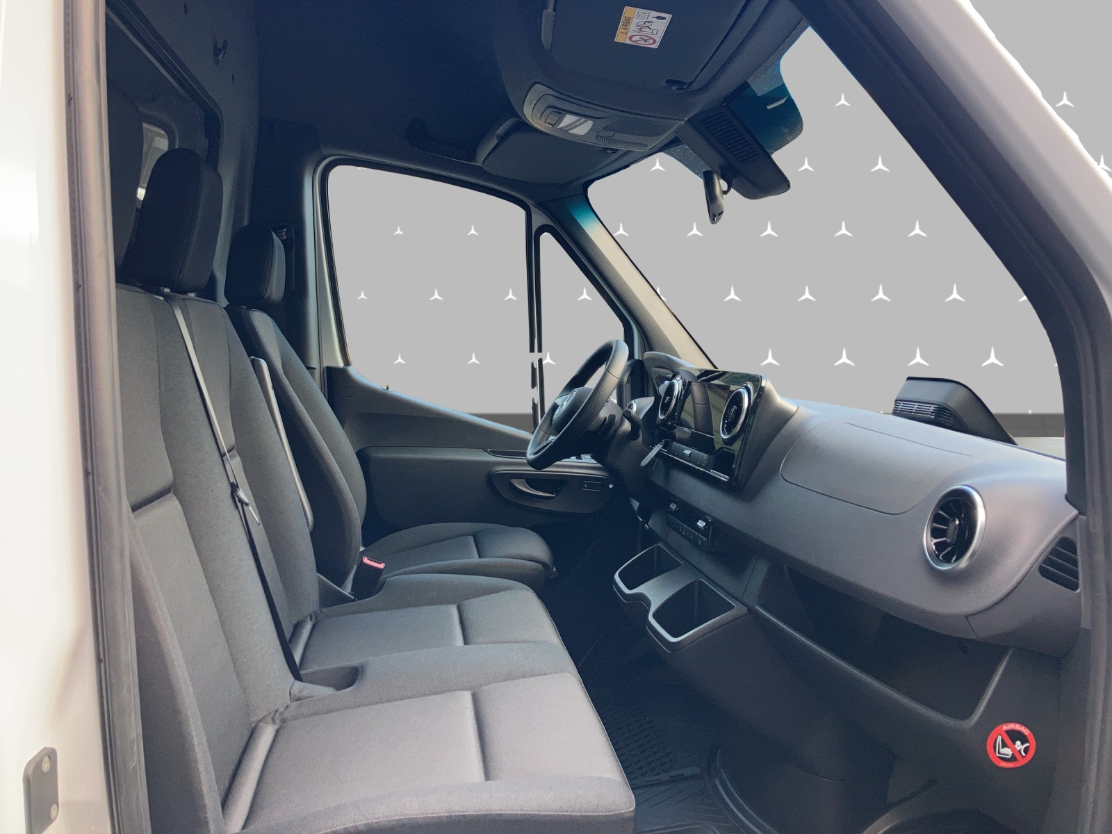 MERCEDES-BENZ eSprinter 320 KA S Pro-image-10