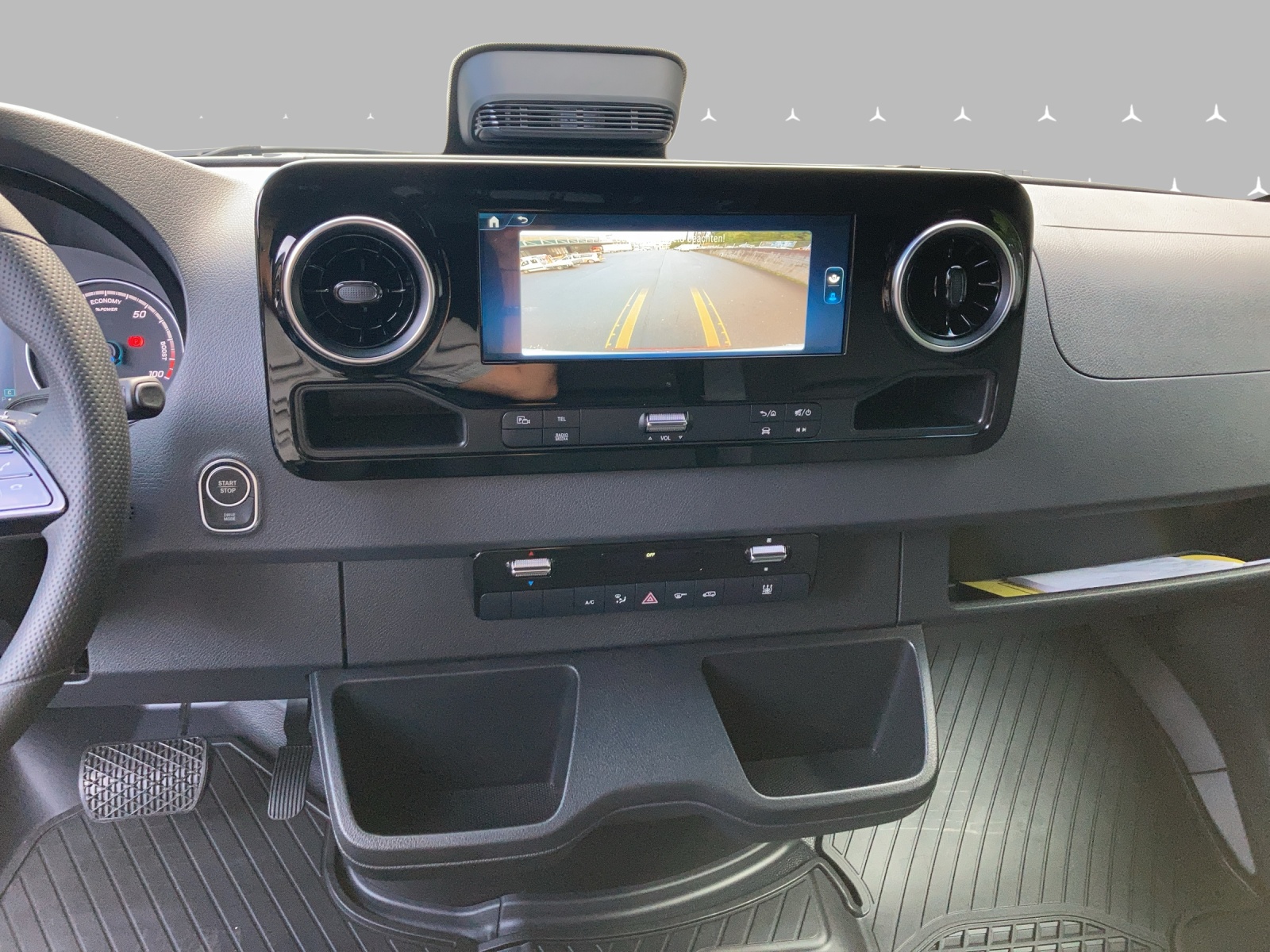 MERCEDES-BENZ eSprinter 320 KA S Pro-image-14