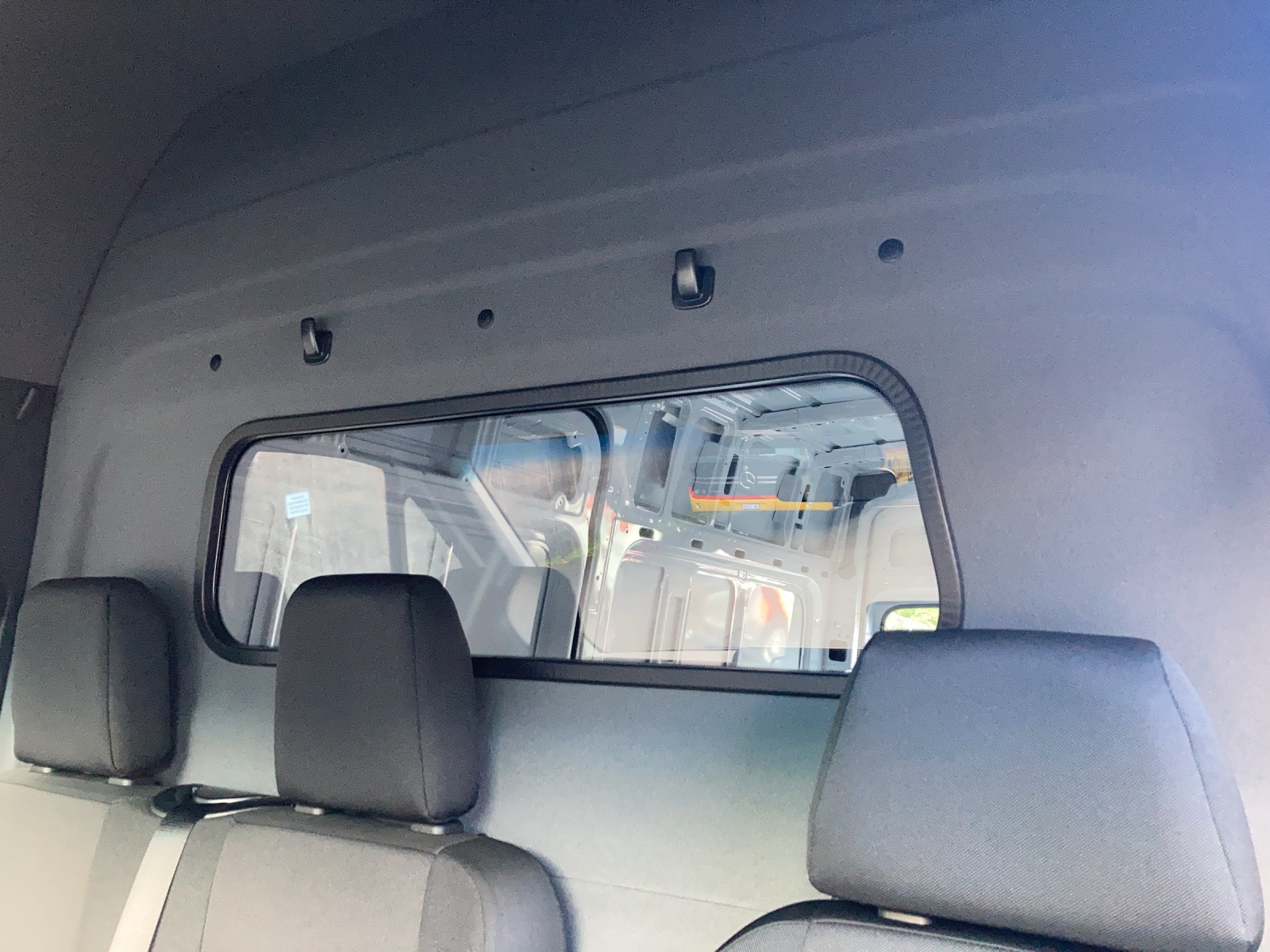 MERCEDES-BENZ eSprinter 320 KA S Pro-image-11