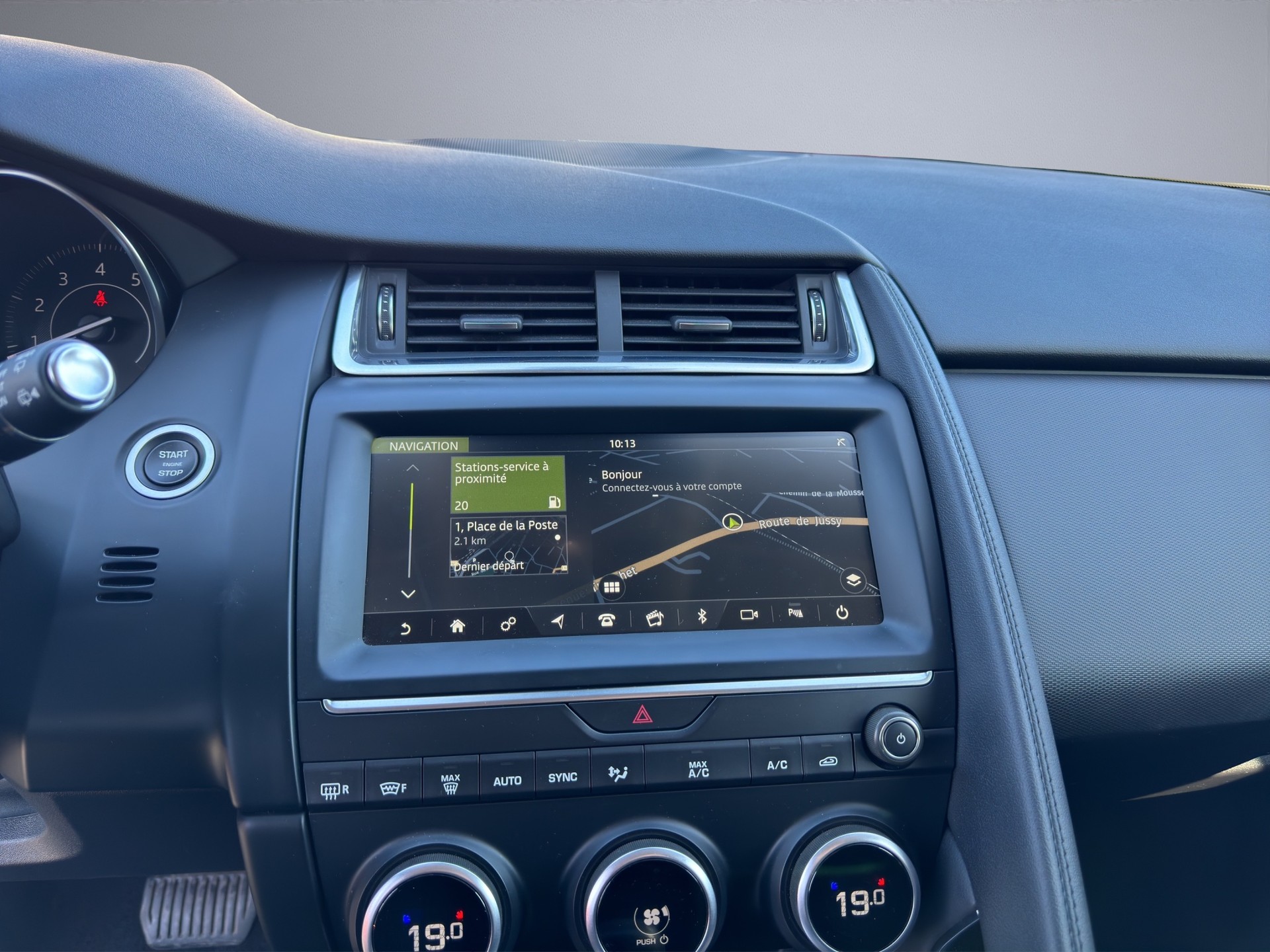 JAGUAR E-Pace 2.0 P200 AWD Automatik-image-14