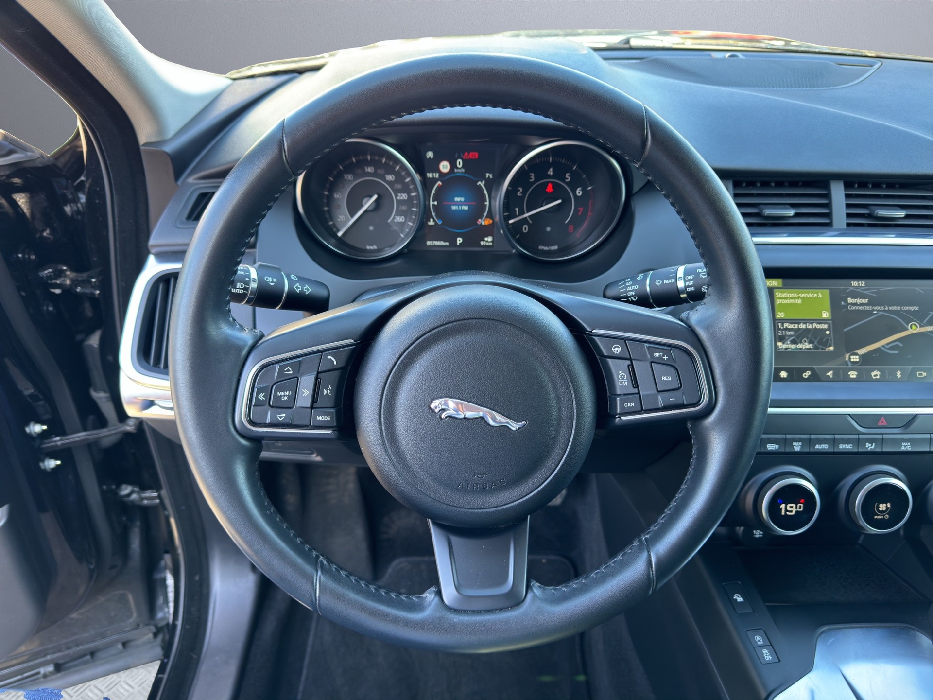 JAGUAR E-Pace 2.0 P200 AWD Automatik-image-11